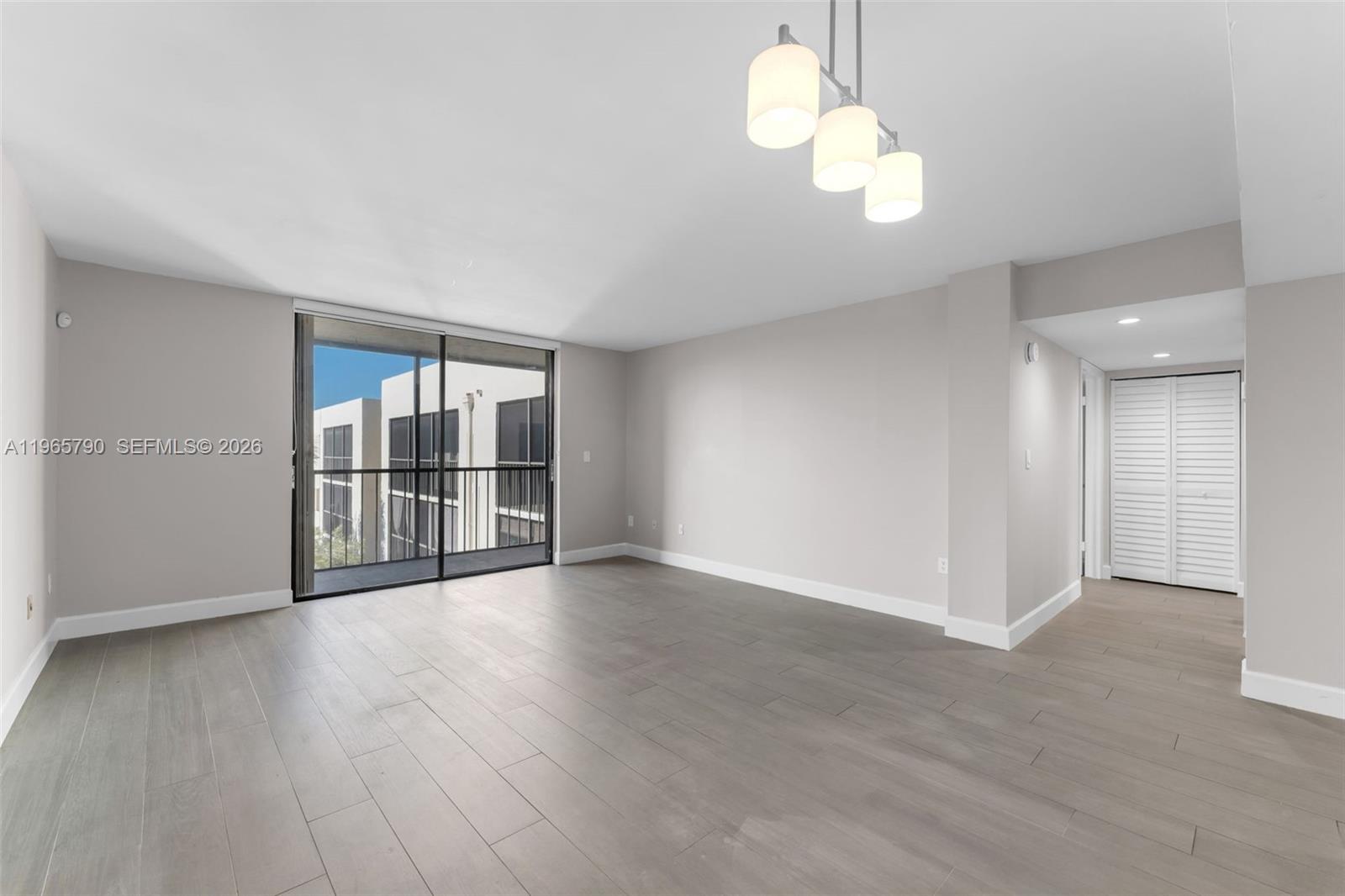 THE HORIZONS CONDO #3 - Residential