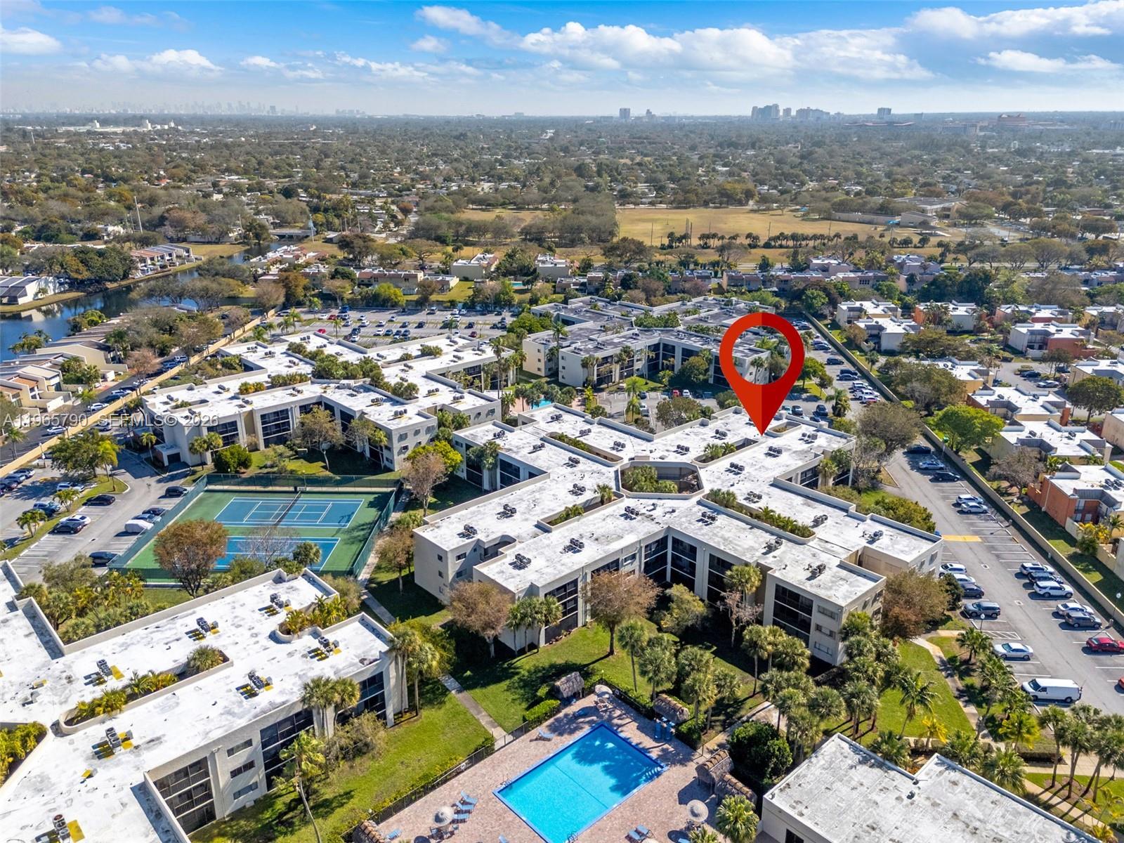 THE HORIZONS CONDO #3 - Residential