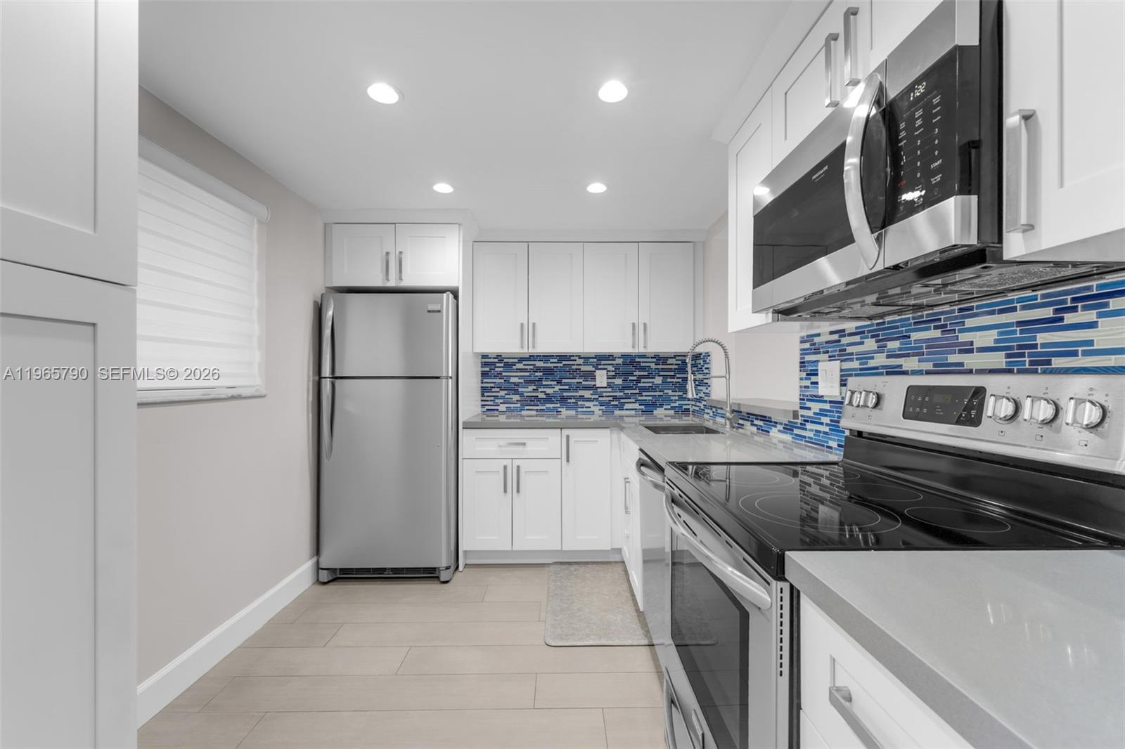 THE HORIZONS CONDO #3 - Residential