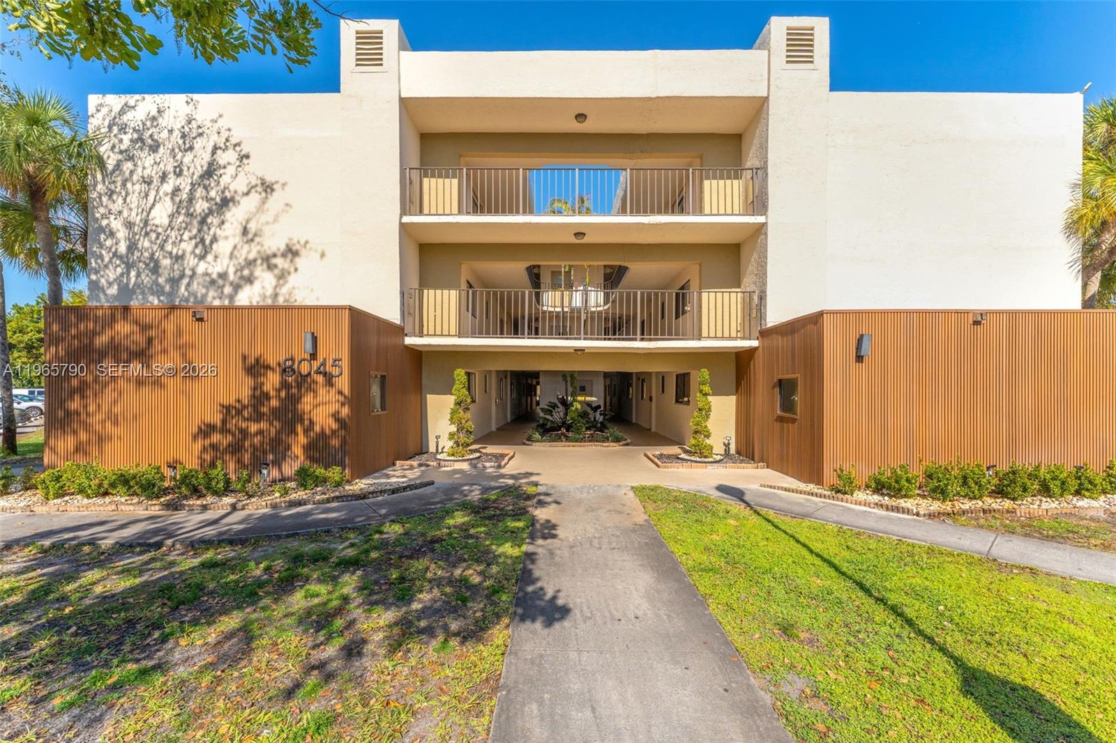 THE HORIZONS CONDO #3 - Residential