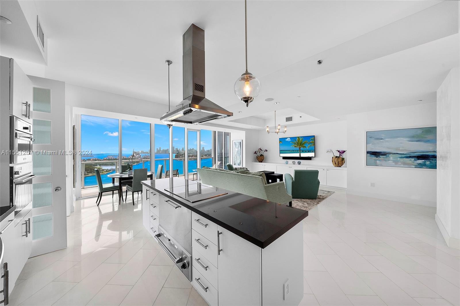 CONTINUUM ON SOUTH BEACH - Residential