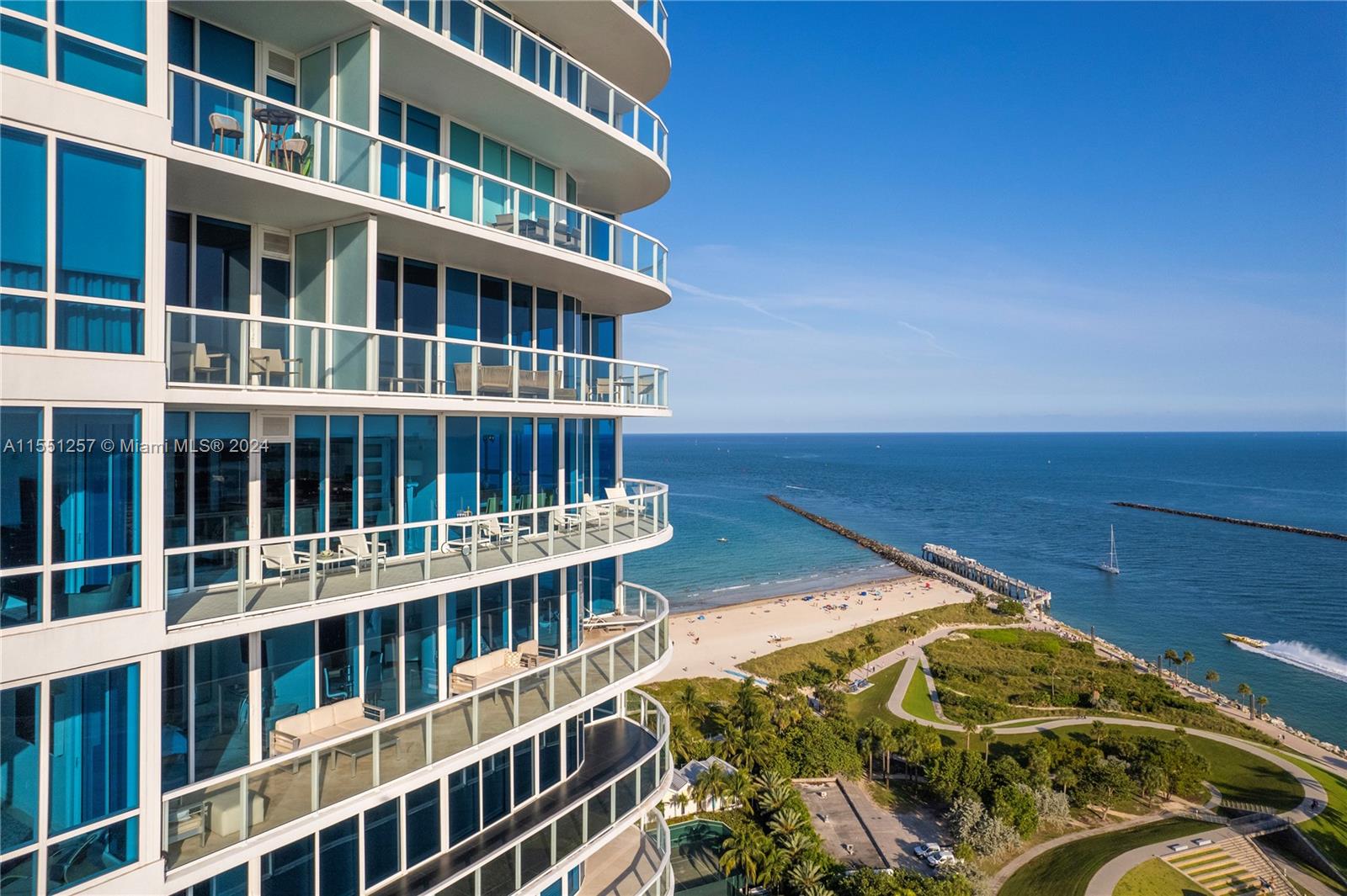 CONTINUUM ON SOUTH BEACH - Residential