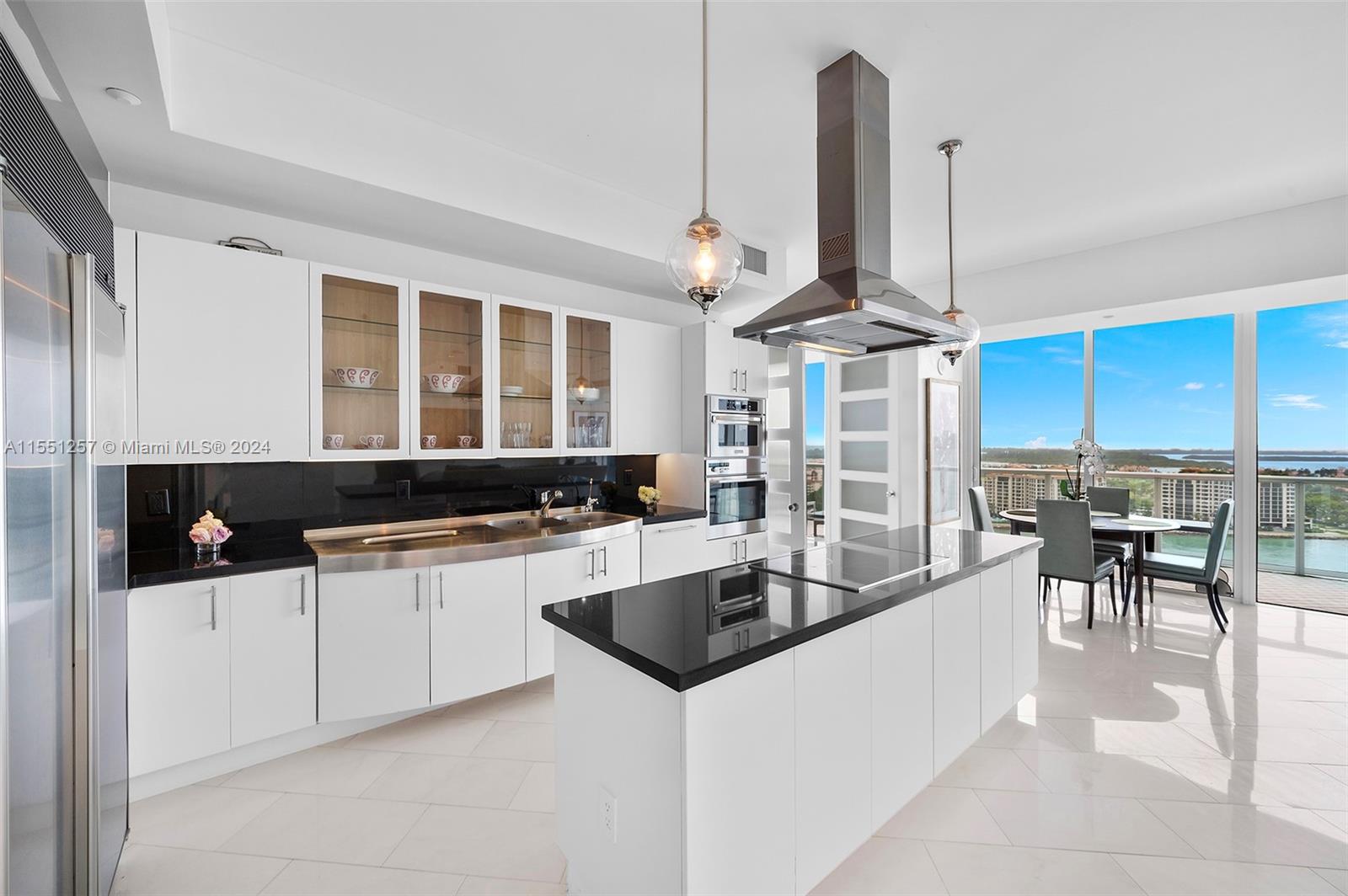 CONTINUUM ON SOUTH BEACH - Residential