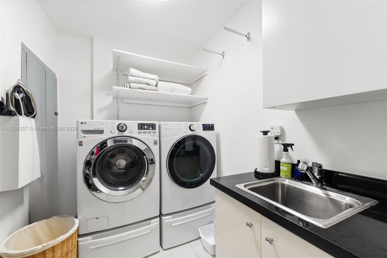 CONTINUUM ON SOUTH BEACH - Residential