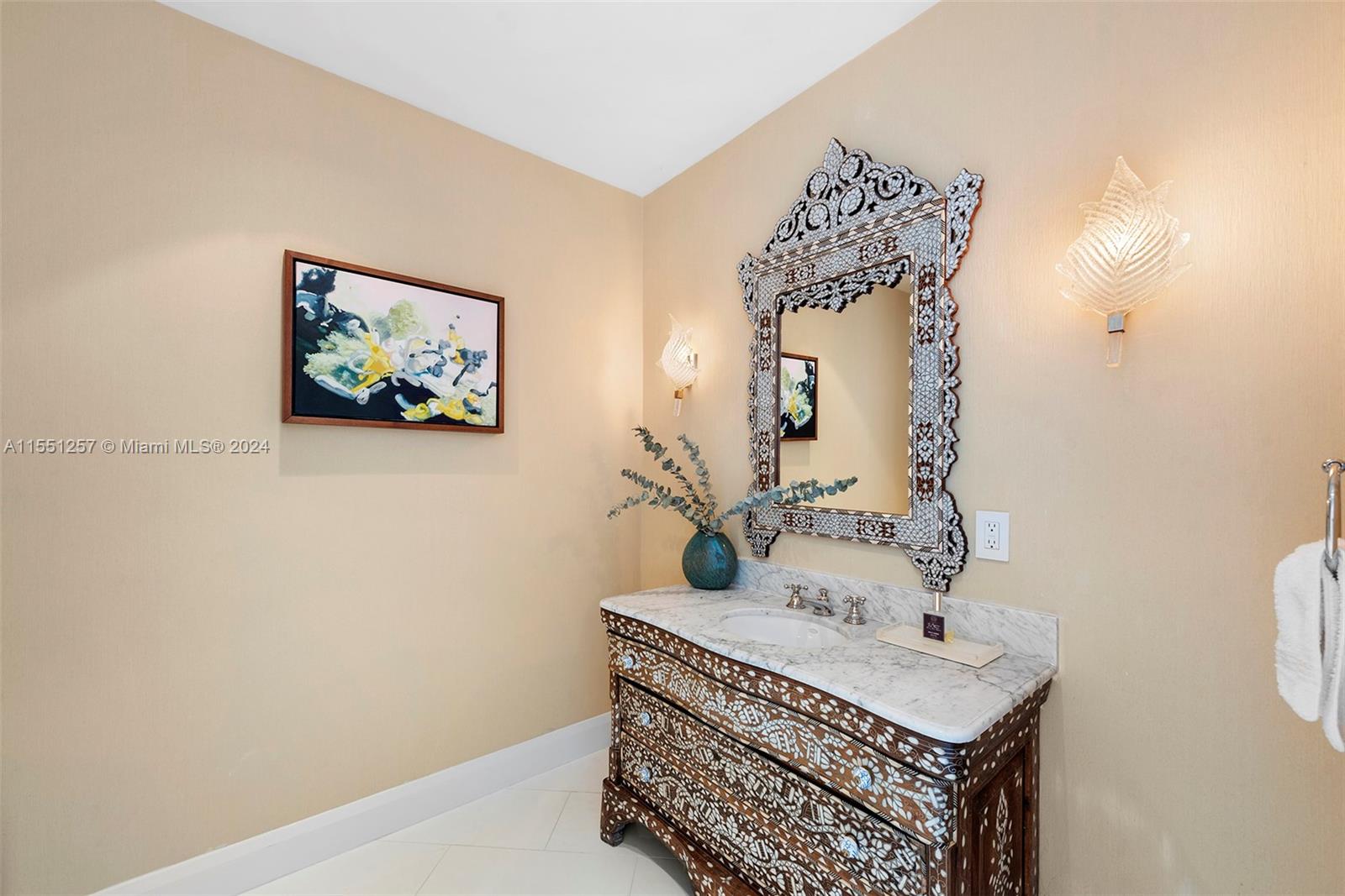 CONTINUUM ON SOUTH BEACH - Residential