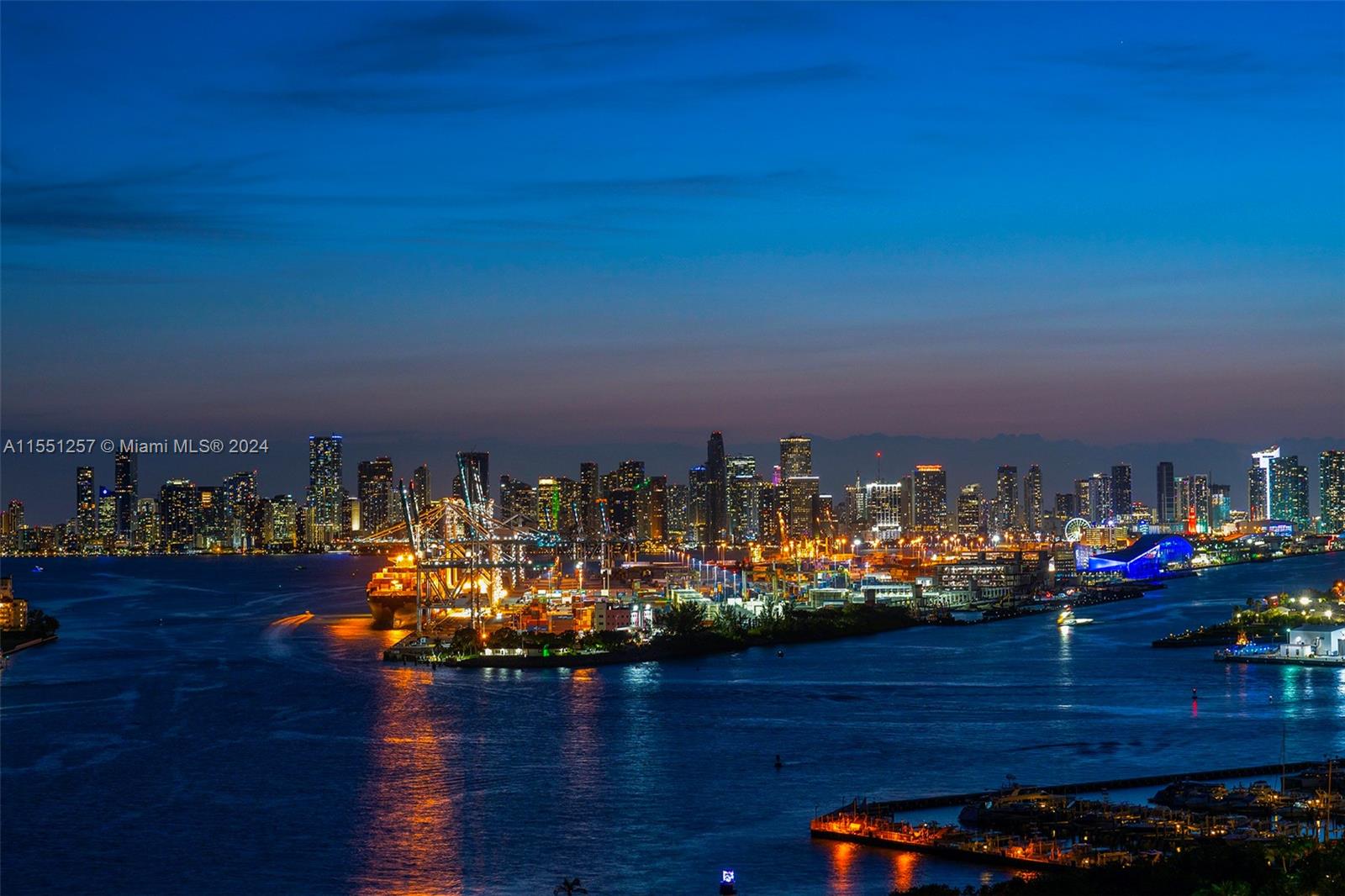 CONTINUUM ON SOUTH BEACH - Residential