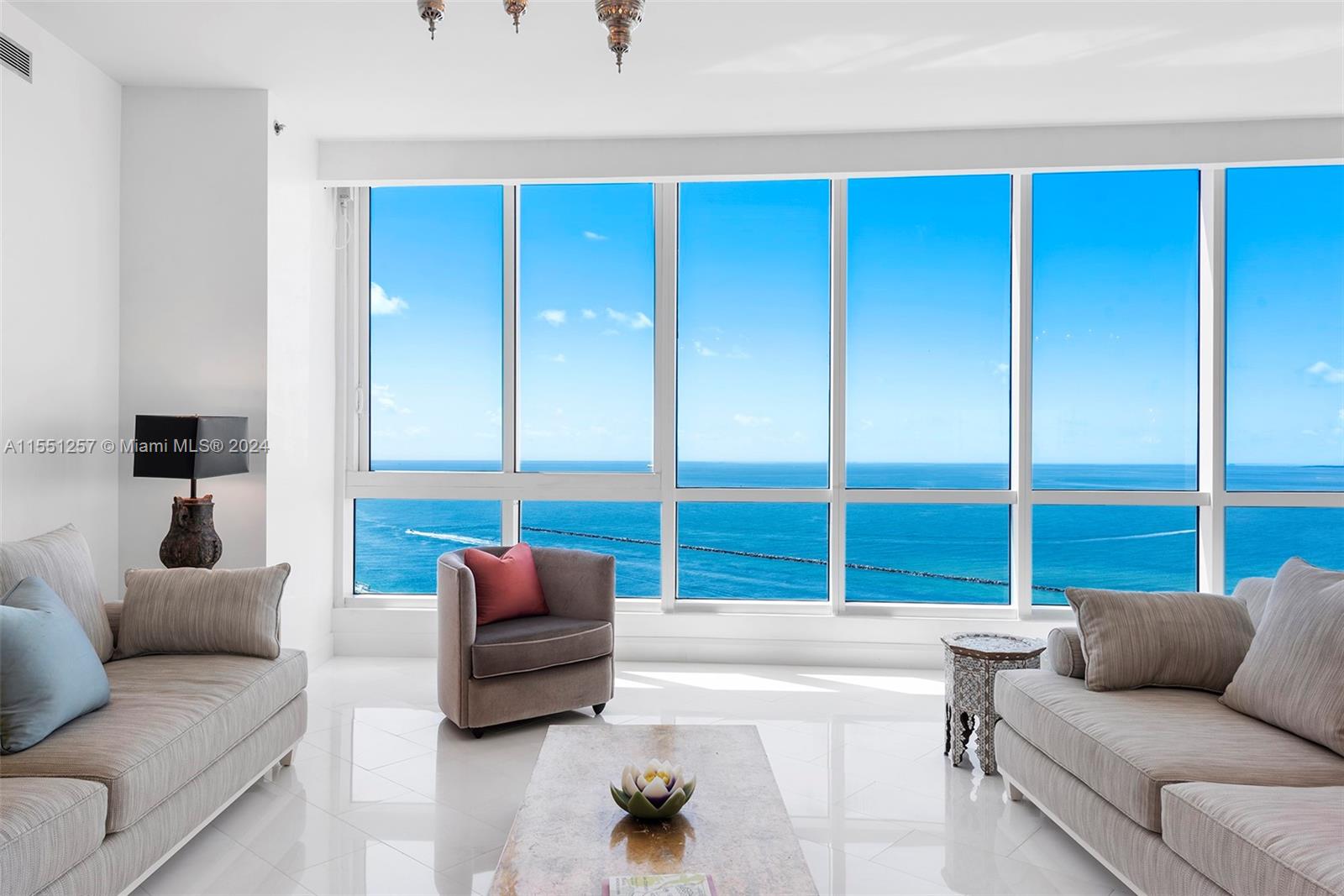 CONTINUUM ON SOUTH BEACH - Residential