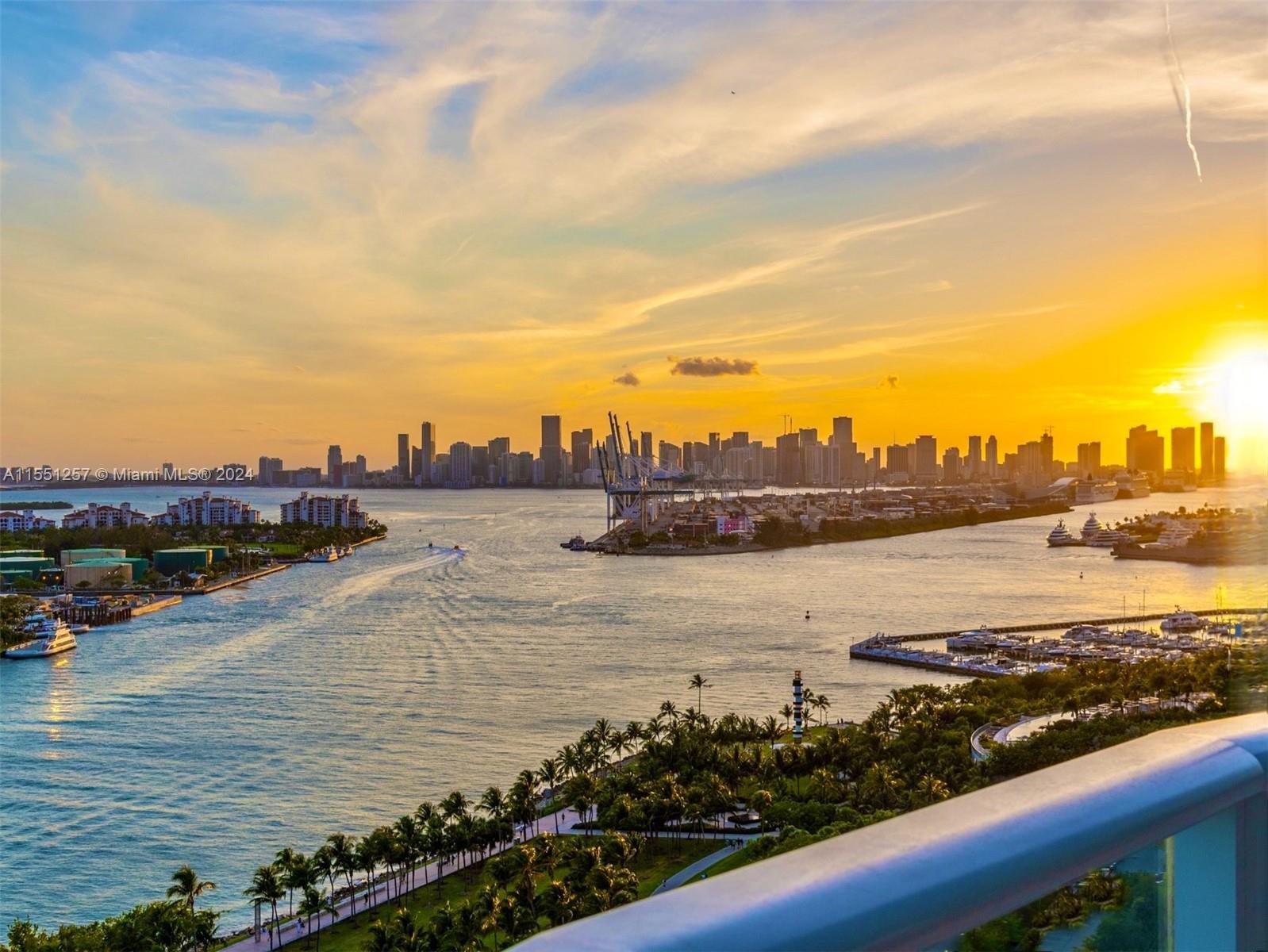 CONTINUUM ON SOUTH BEACH - Residential