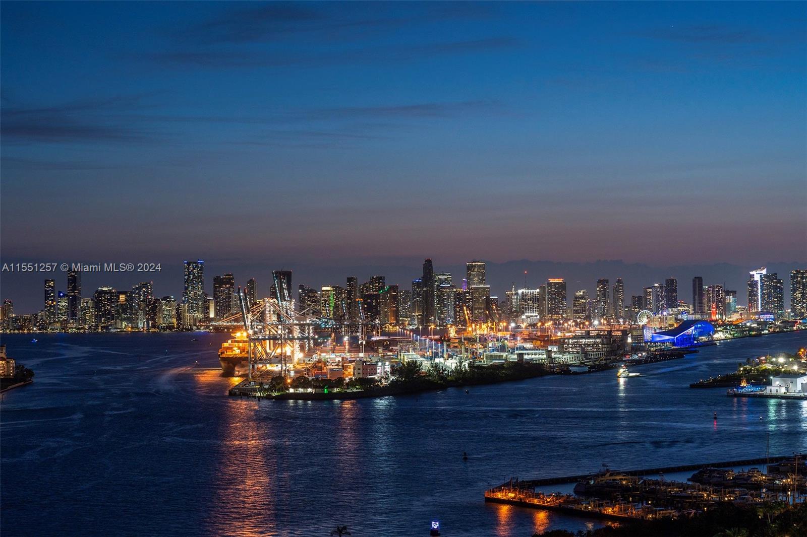 CONTINUUM ON SOUTH BEACH - Residential