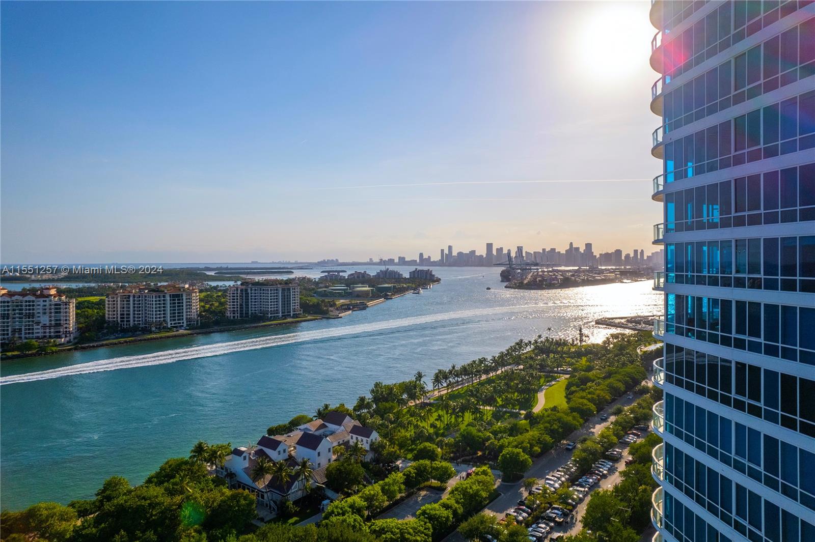 CONTINUUM ON SOUTH BEACH - Residential