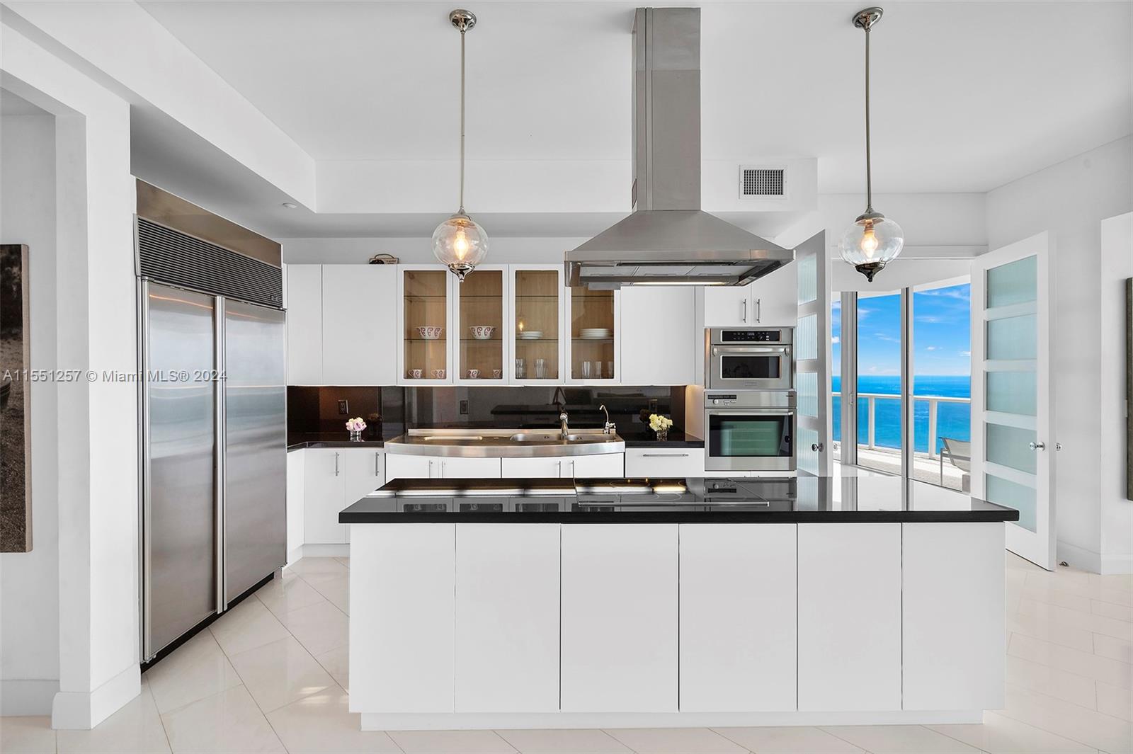 CONTINUUM ON SOUTH BEACH - Residential