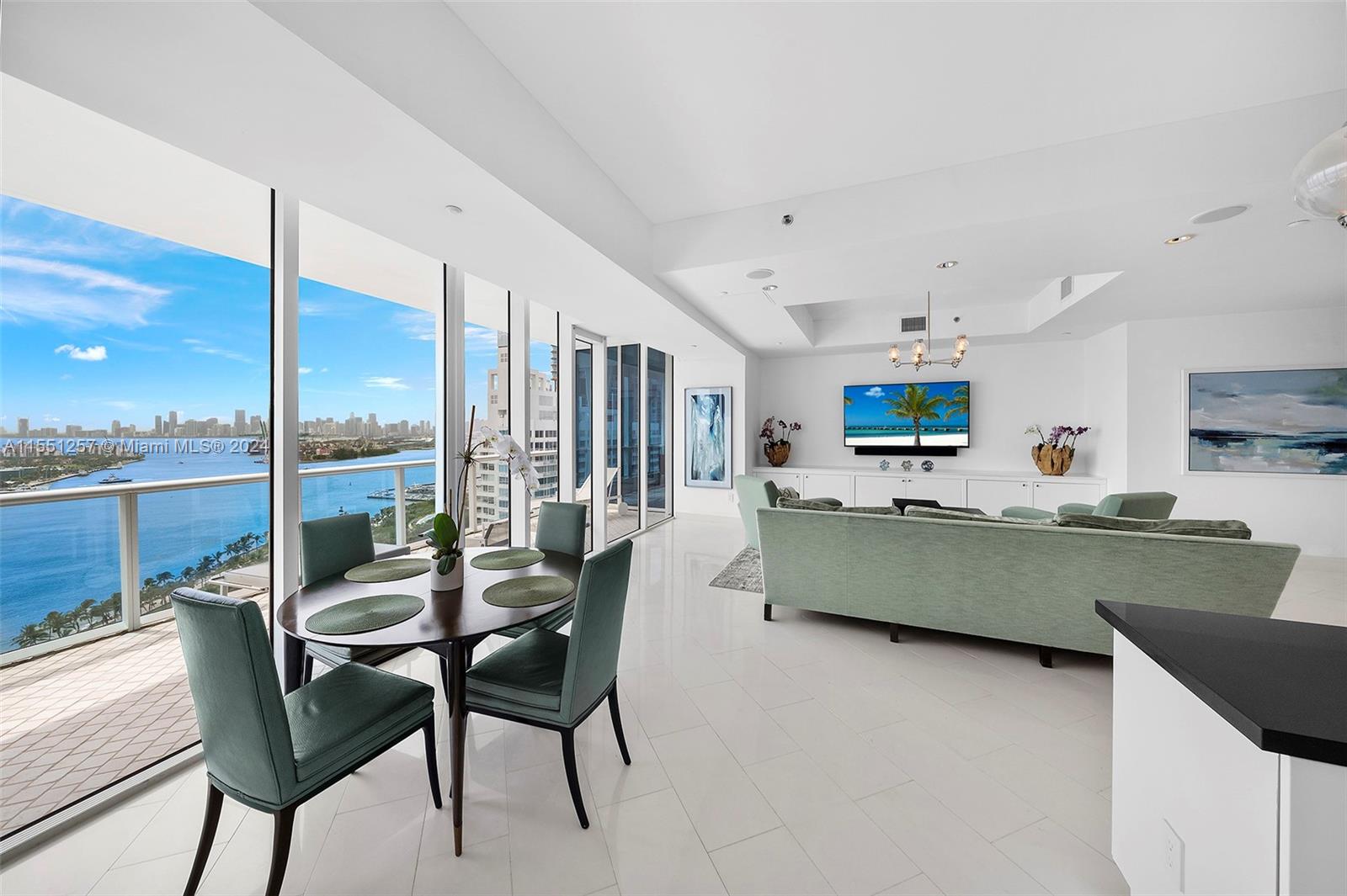 CONTINUUM ON SOUTH BEACH - Residential