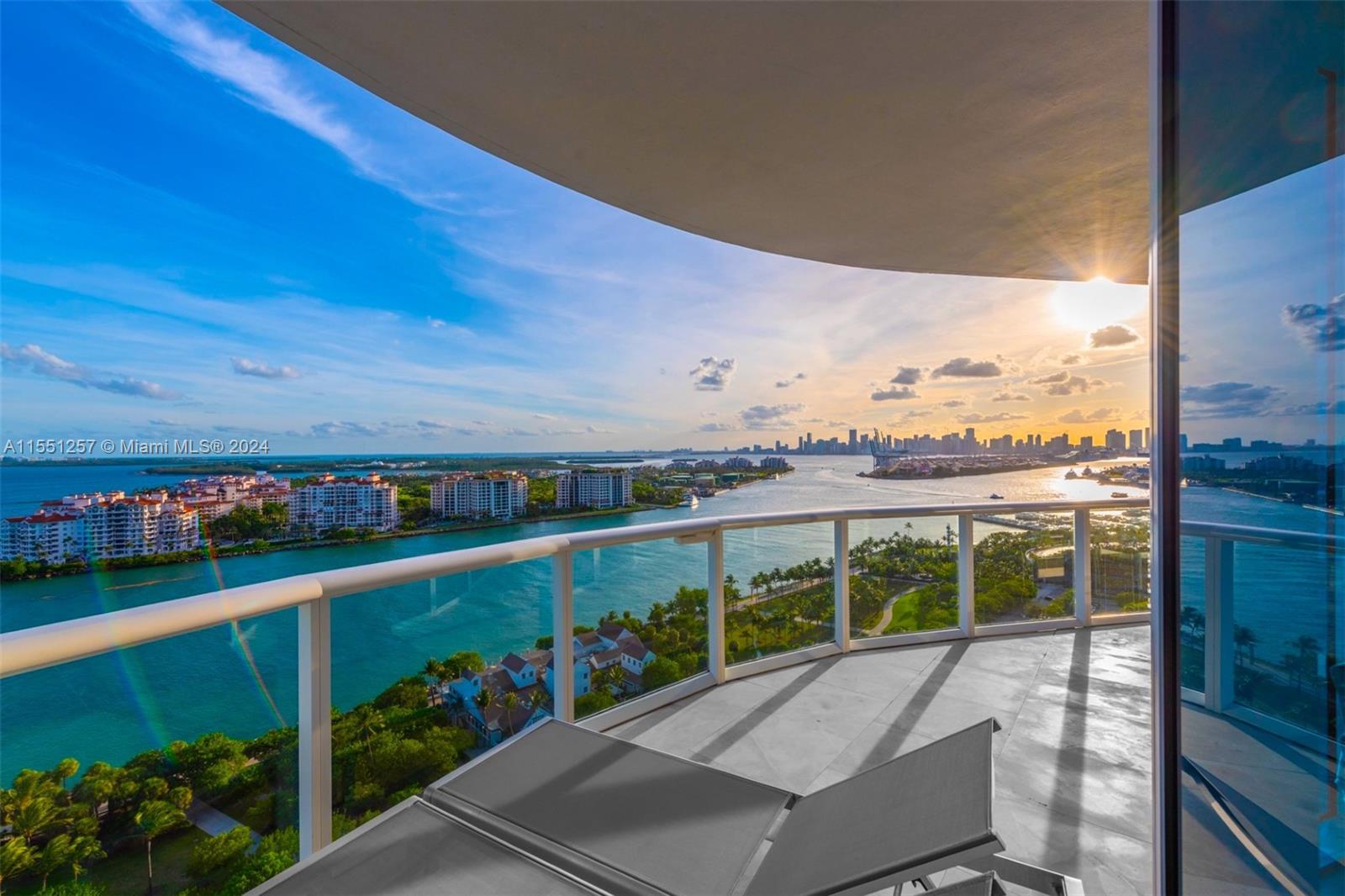 CONTINUUM ON SOUTH BEACH - Residential