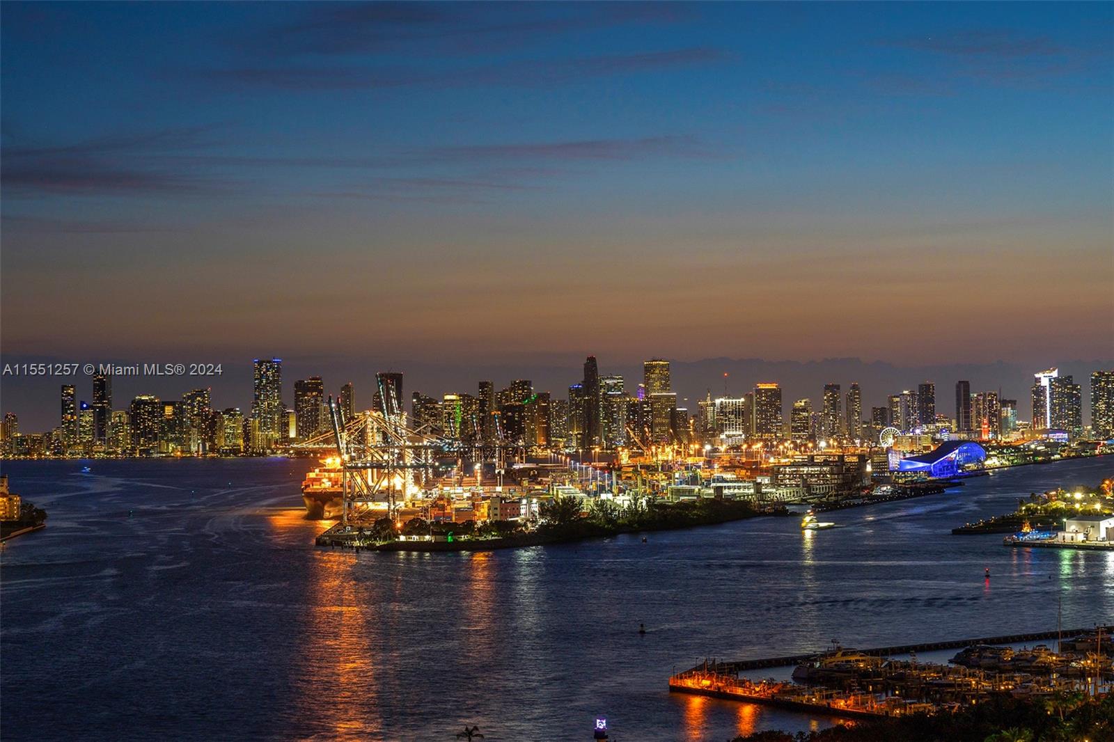 CONTINUUM ON SOUTH BEACH - Residential