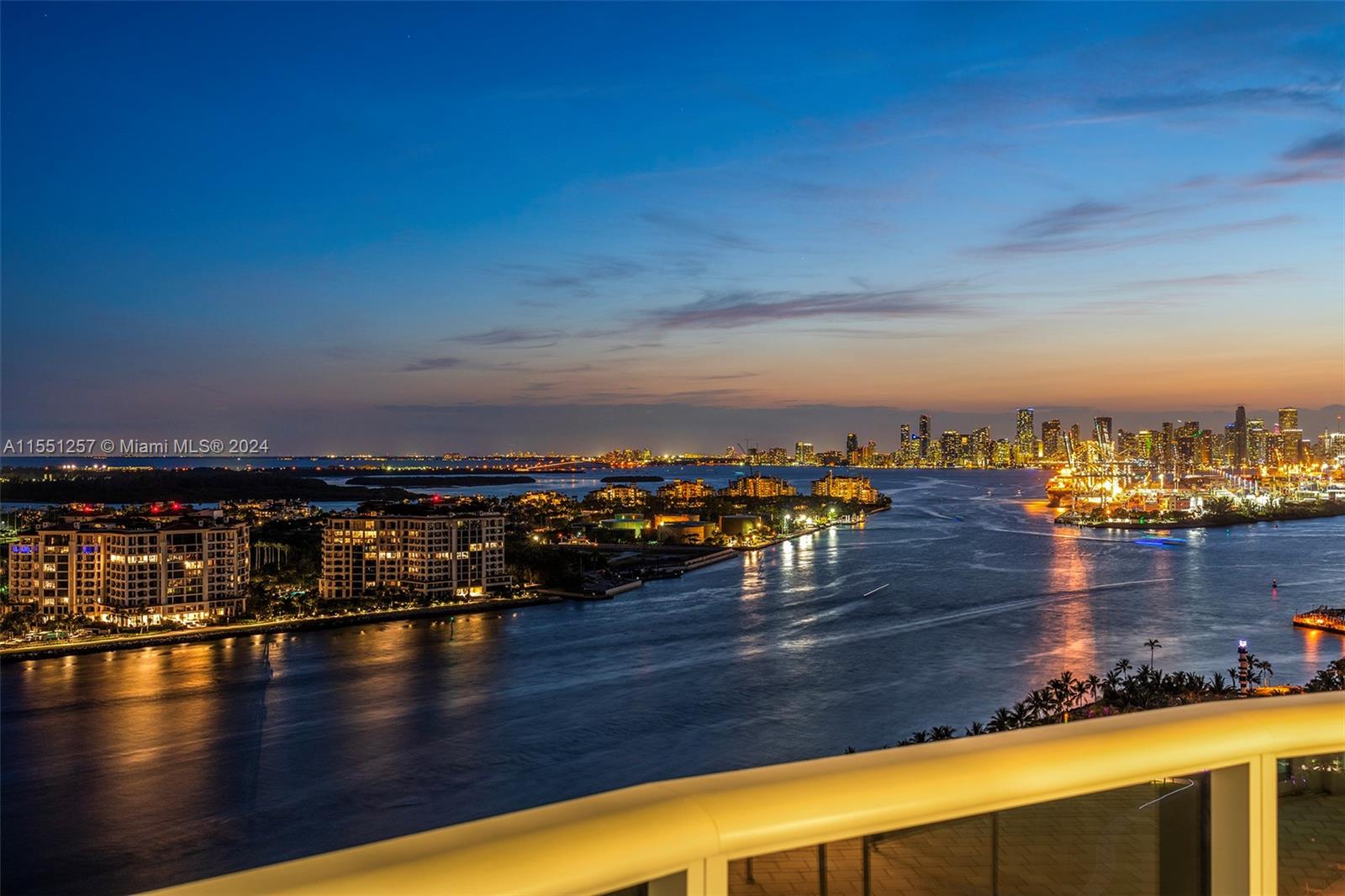 CONTINUUM ON SOUTH BEACH - Residential