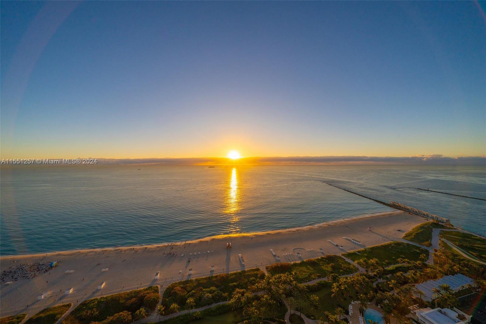 CONTINUUM ON SOUTH BEACH - Residential