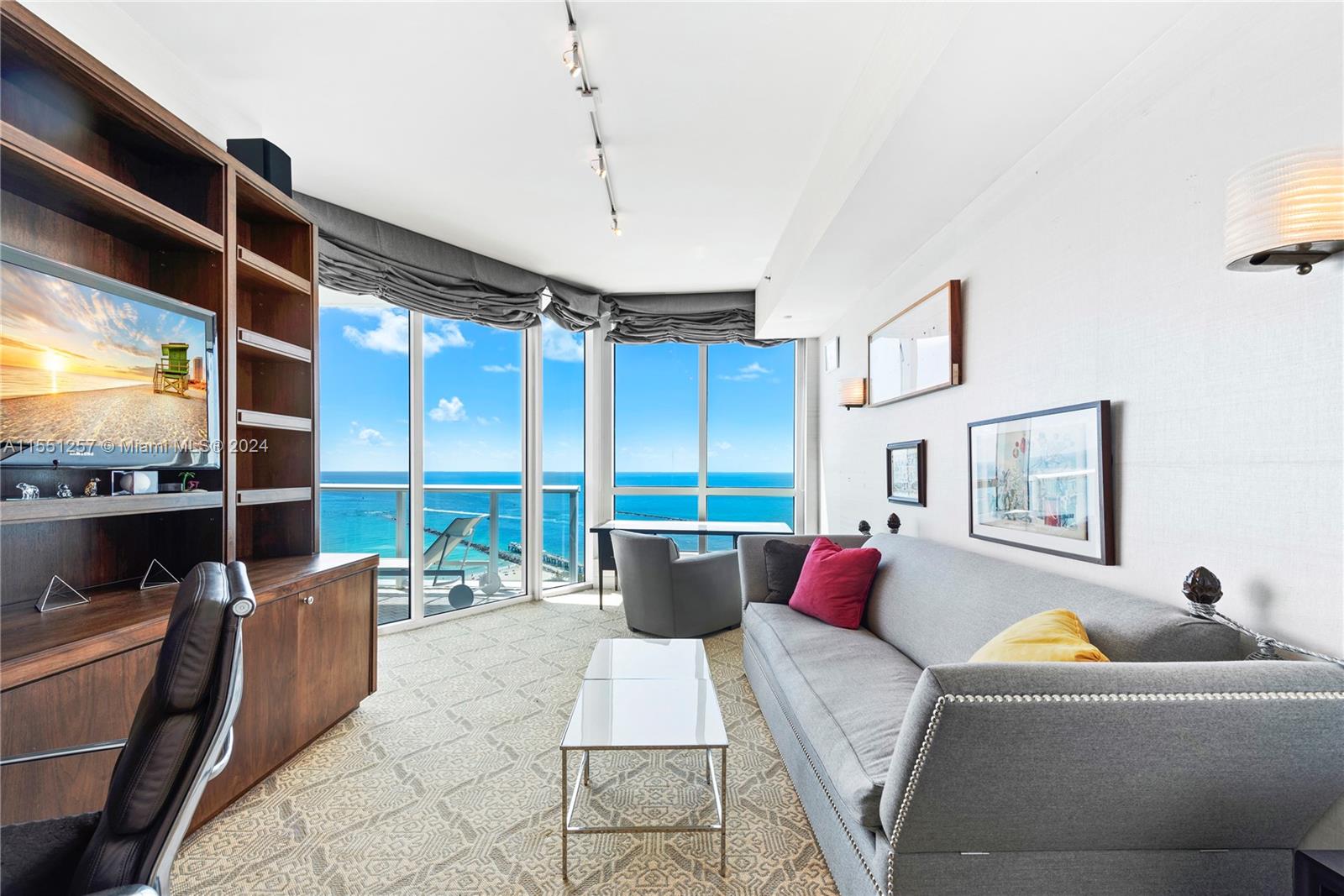 CONTINUUM ON SOUTH BEACH - Residential