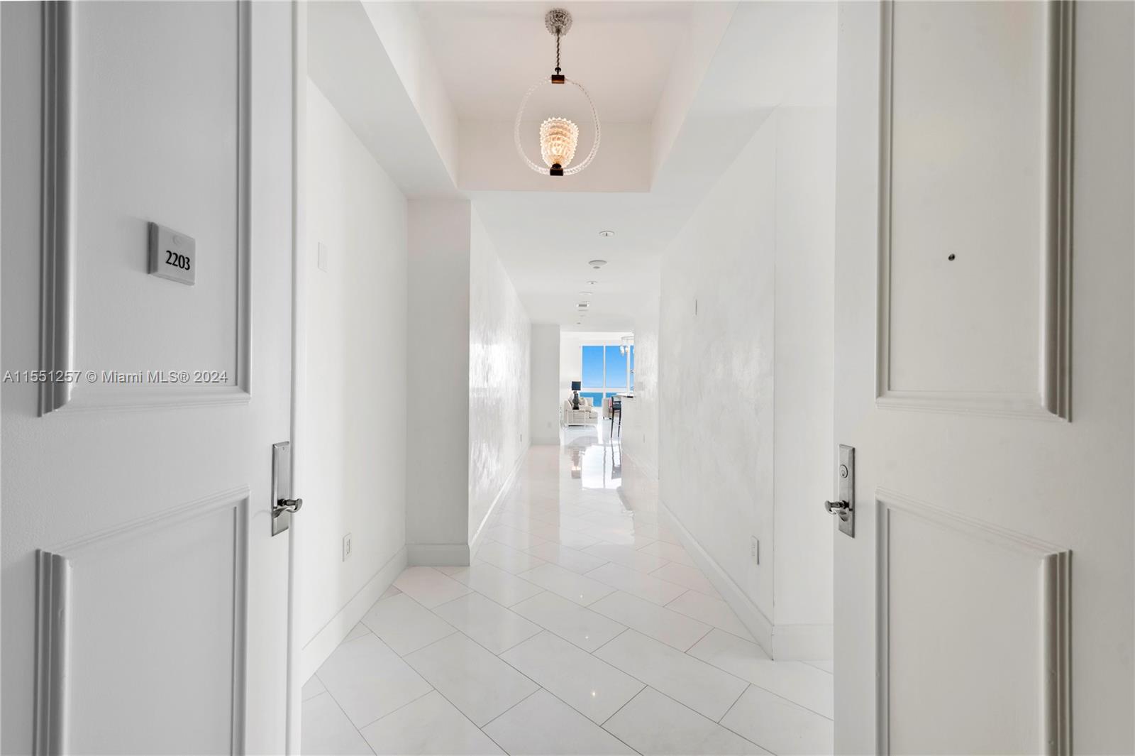 CONTINUUM ON SOUTH BEACH - Residential