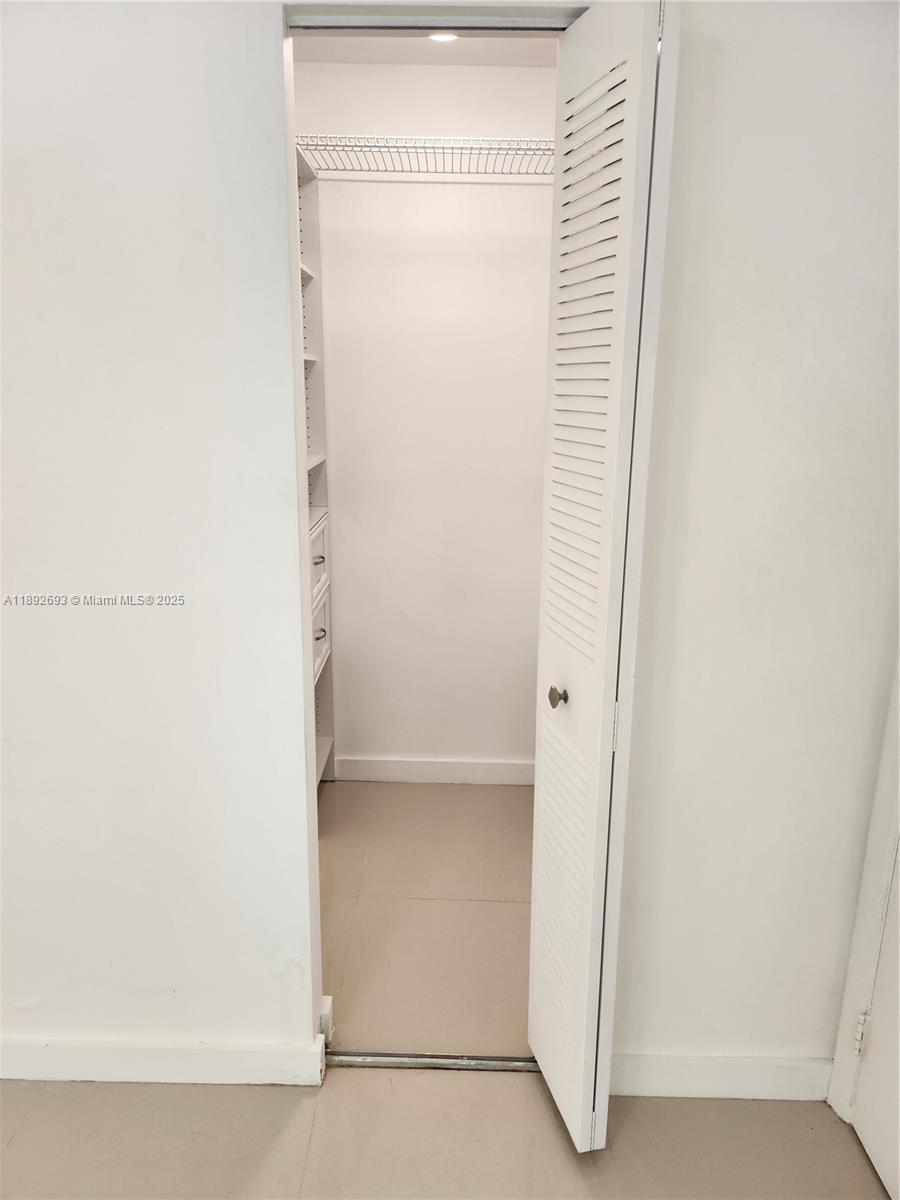 EASTVIEW VILLAS CONDO SOU - Residential Lease