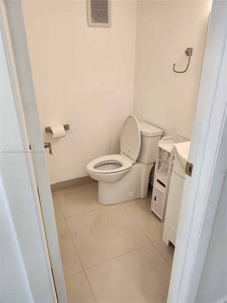 EASTVIEW VILLAS CONDO SOU - Residential Lease