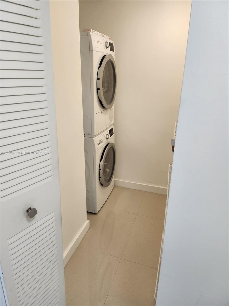 EASTVIEW VILLAS CONDO SOU - Residential Lease