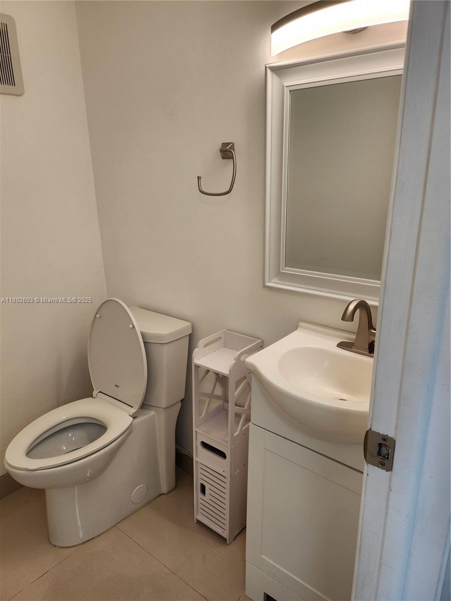 EASTVIEW VILLAS CONDO SOU - Residential Lease