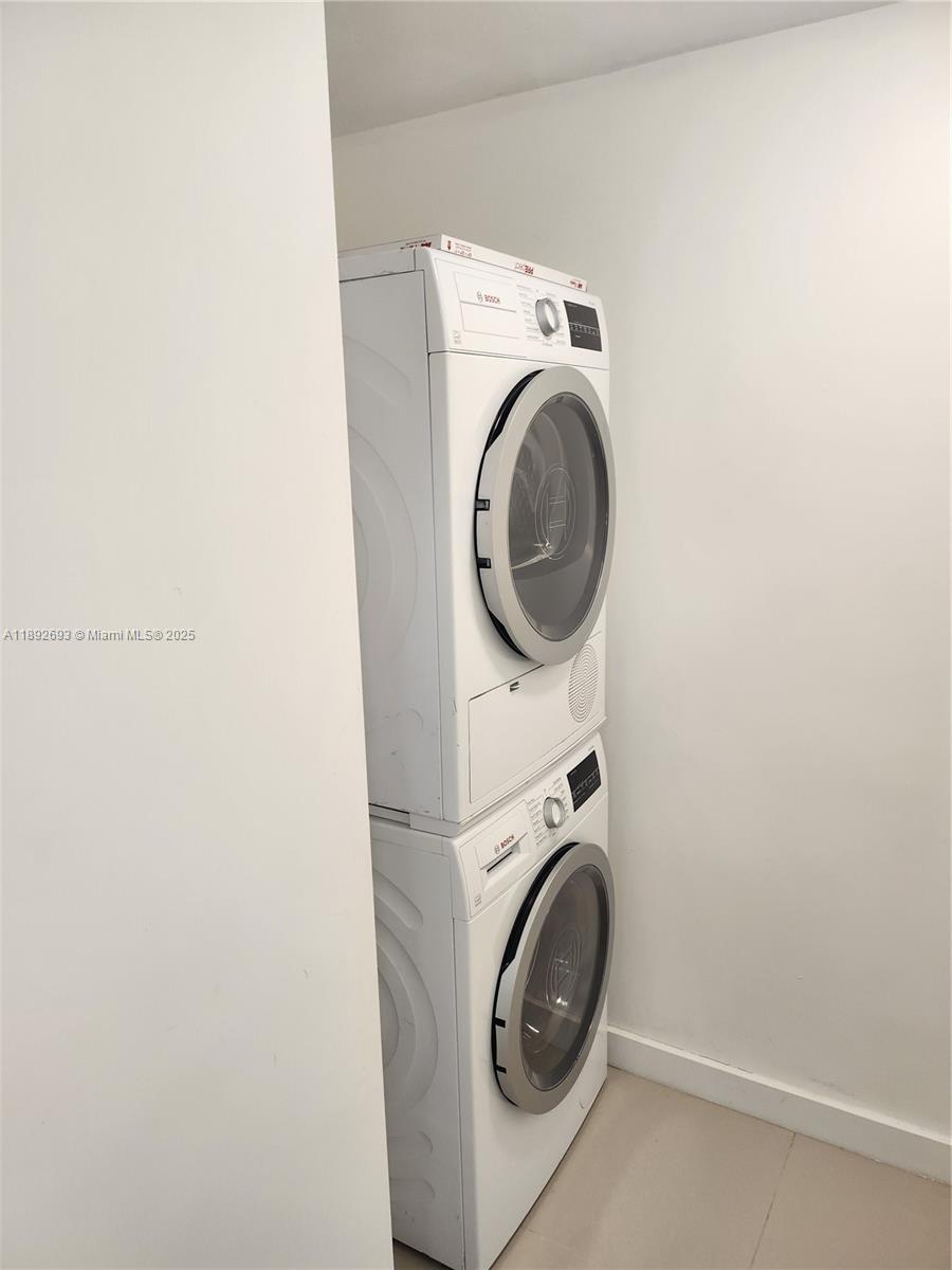 EASTVIEW VILLAS CONDO SOU - Residential Lease