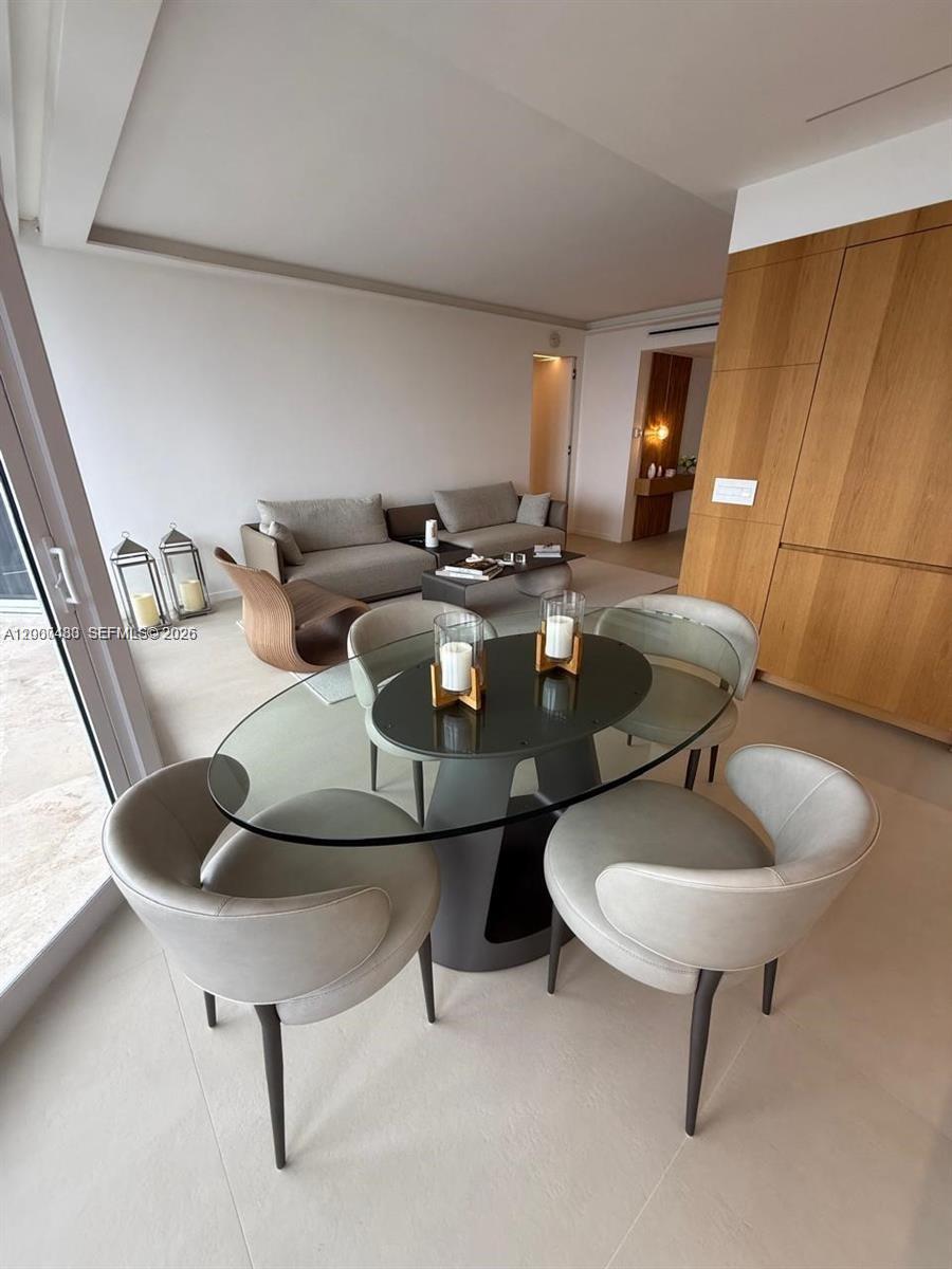 4775 Collins Ave 3706