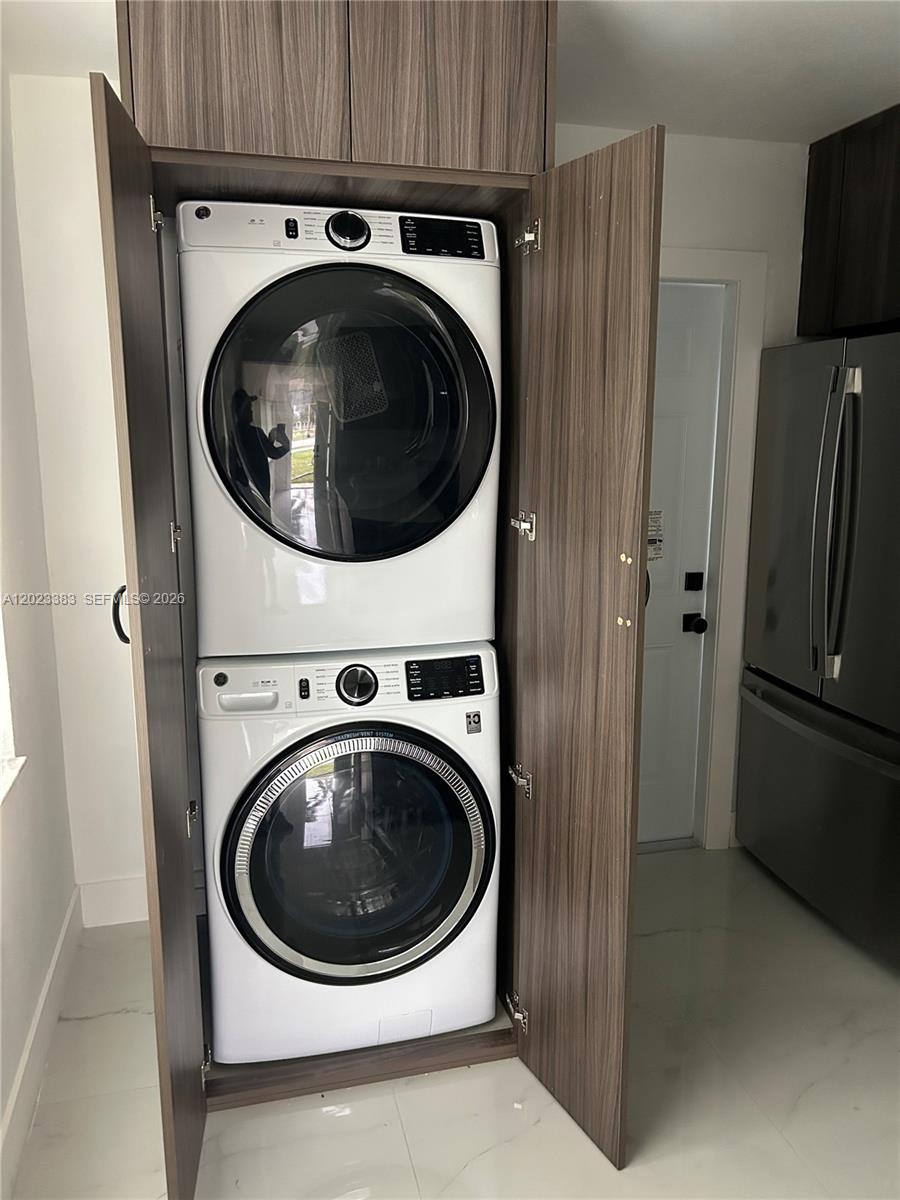 Dania Beach - Residential Income