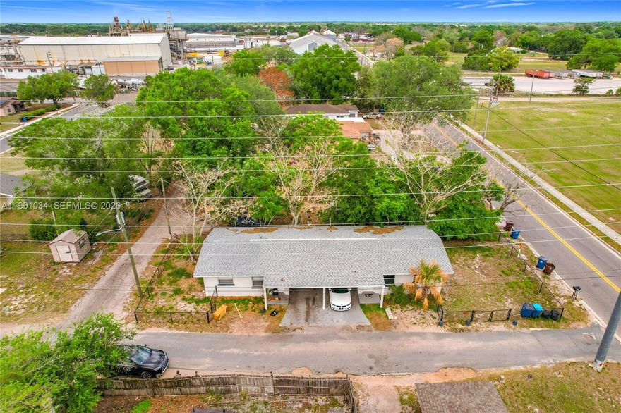 A conner completely remodeled DUPLEX with almost 6000 sq ft of land. With 2 apartments unit each with: 2 bedrooms and 1 bathroom, fenced patio and garden, two private laundry room with washer and dryer, 4 parking spaces, Electrical and water Meter.
This zoning allows you to build two (2) extra apartments for additional income conventing to triplex or fourplex.