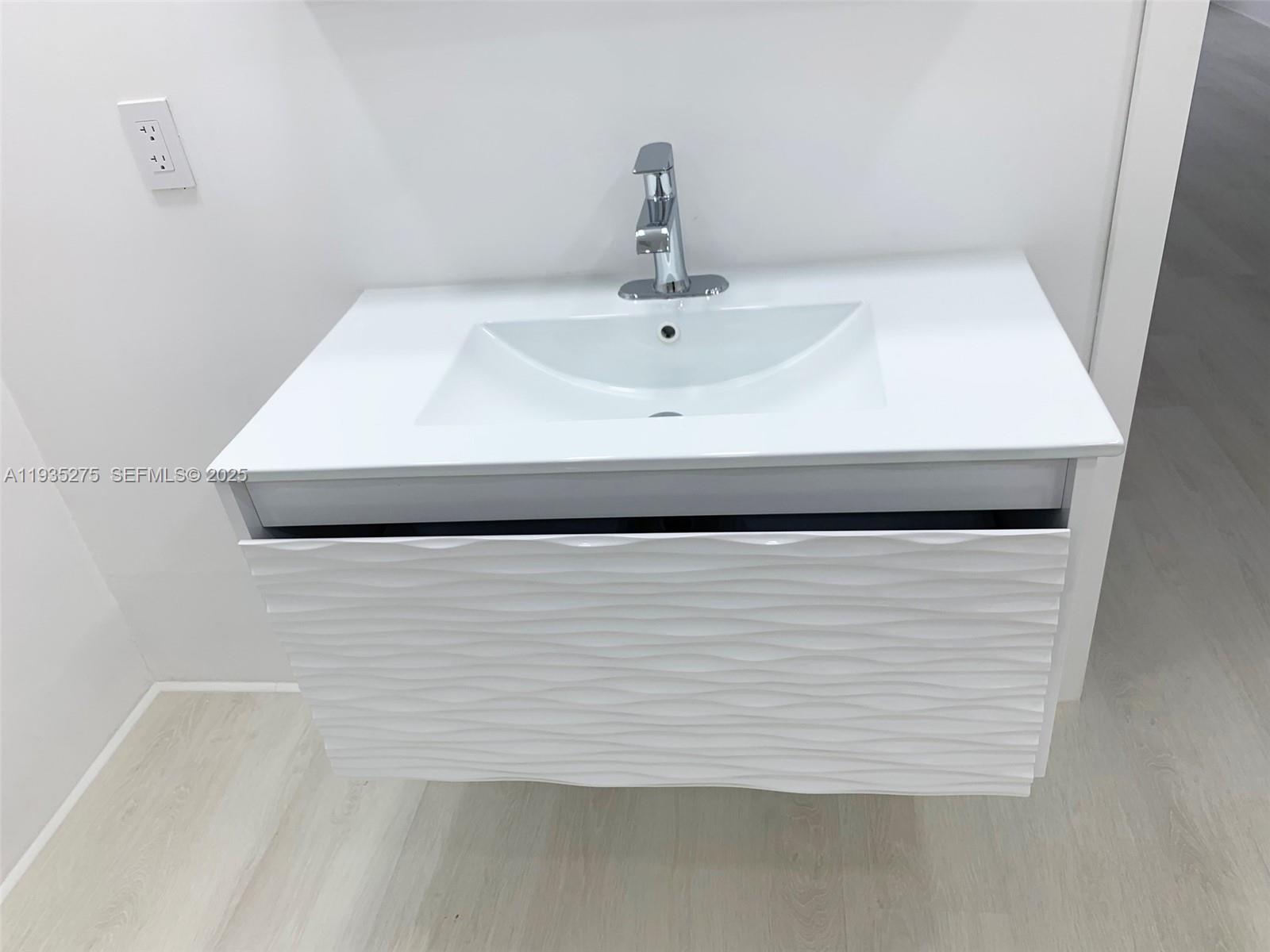 WINSTON TOWERS 500 CONDO - Residential