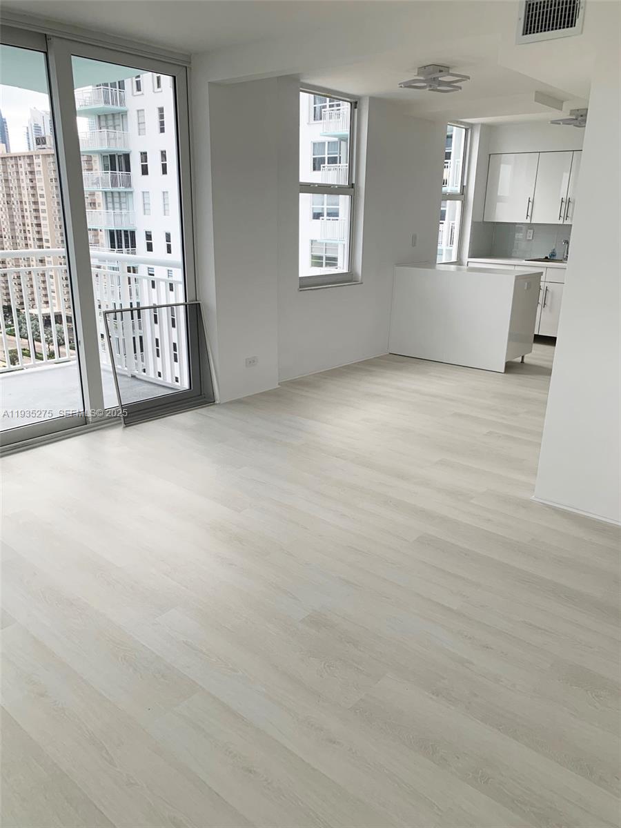 WINSTON TOWERS 500 CONDO - Residential