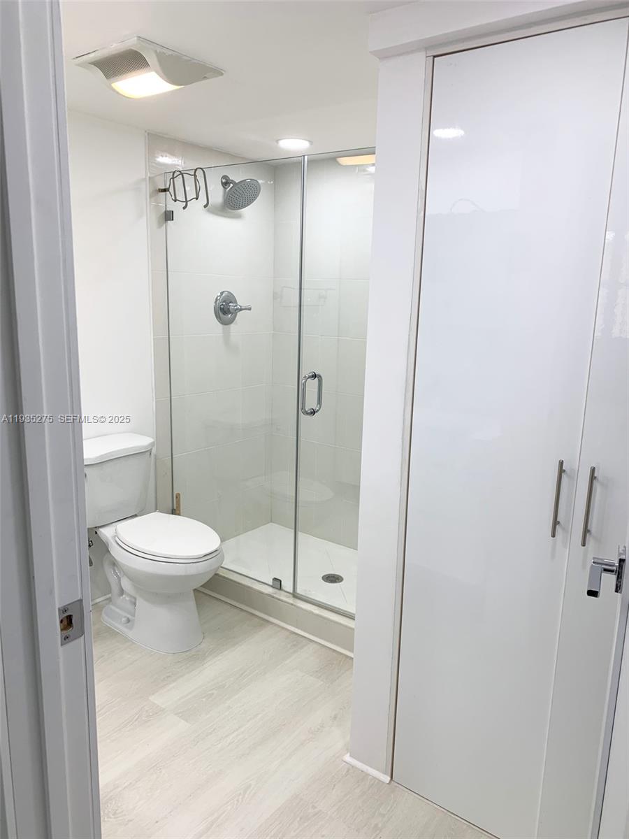 WINSTON TOWERS 500 CONDO - Residential