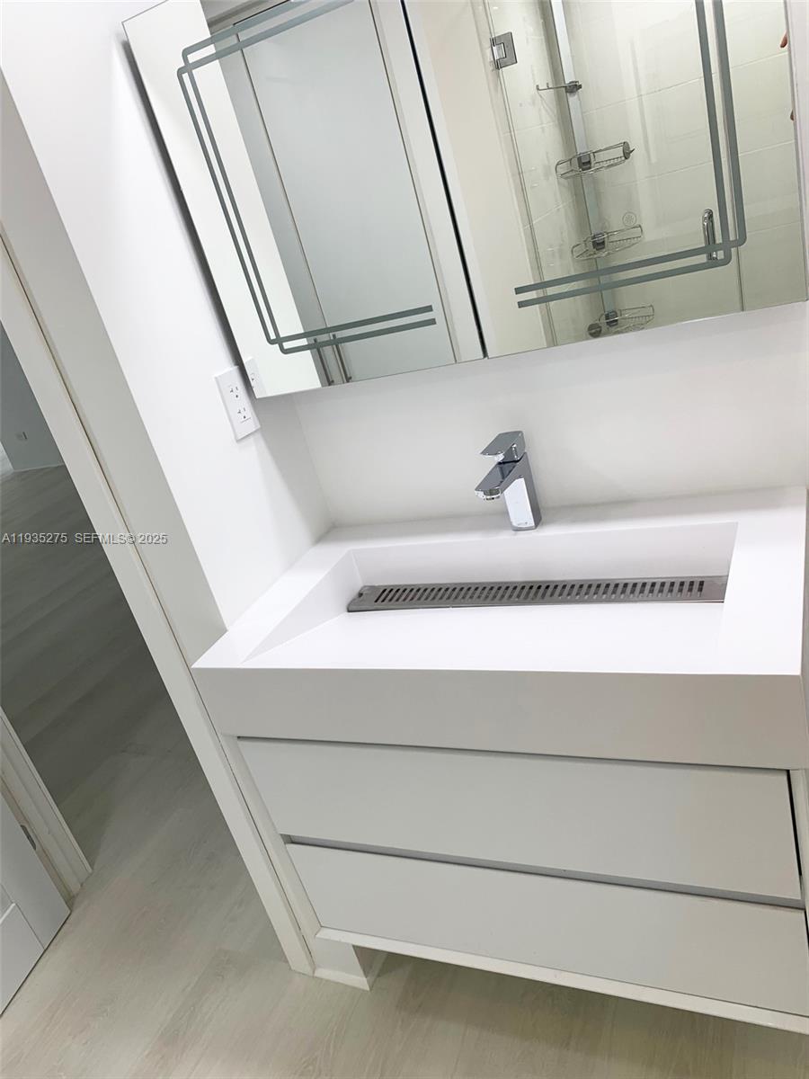 WINSTON TOWERS 500 CONDO - Residential