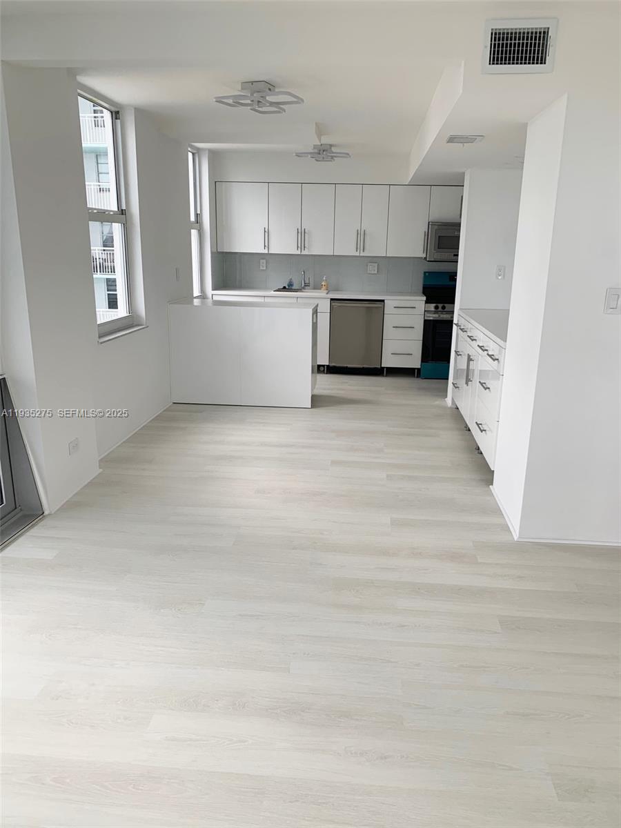 WINSTON TOWERS 500 CONDO - Residential