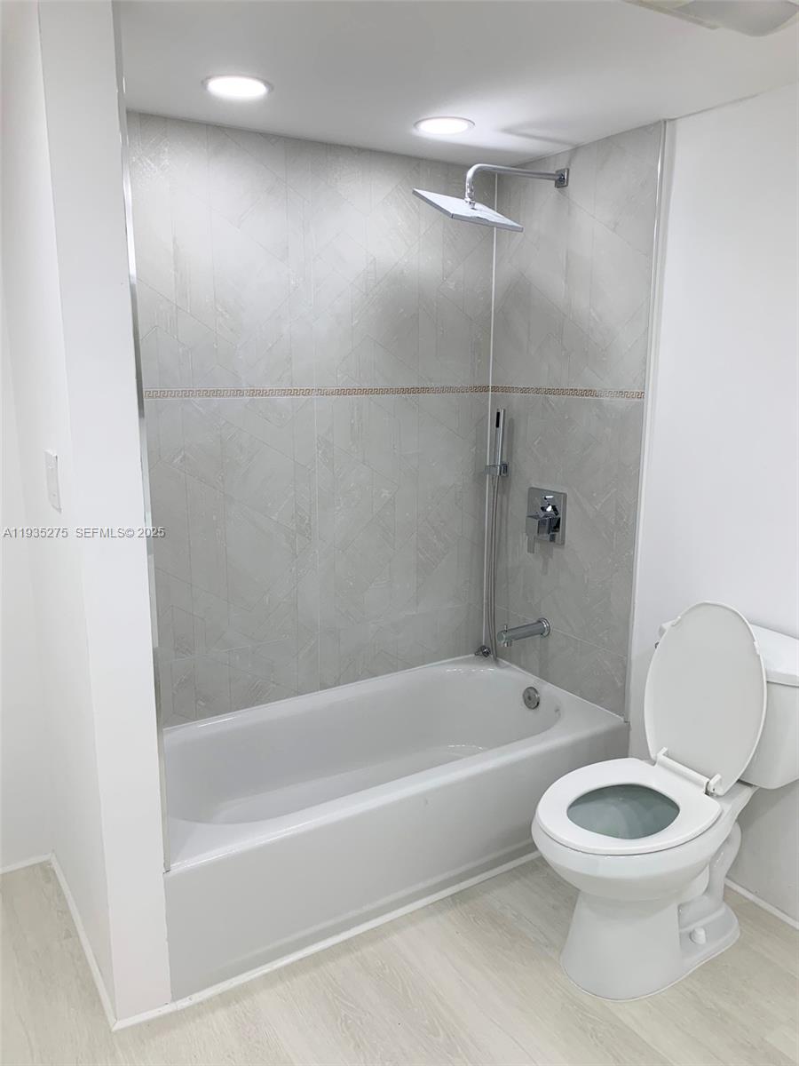 WINSTON TOWERS 500 CONDO - Residential