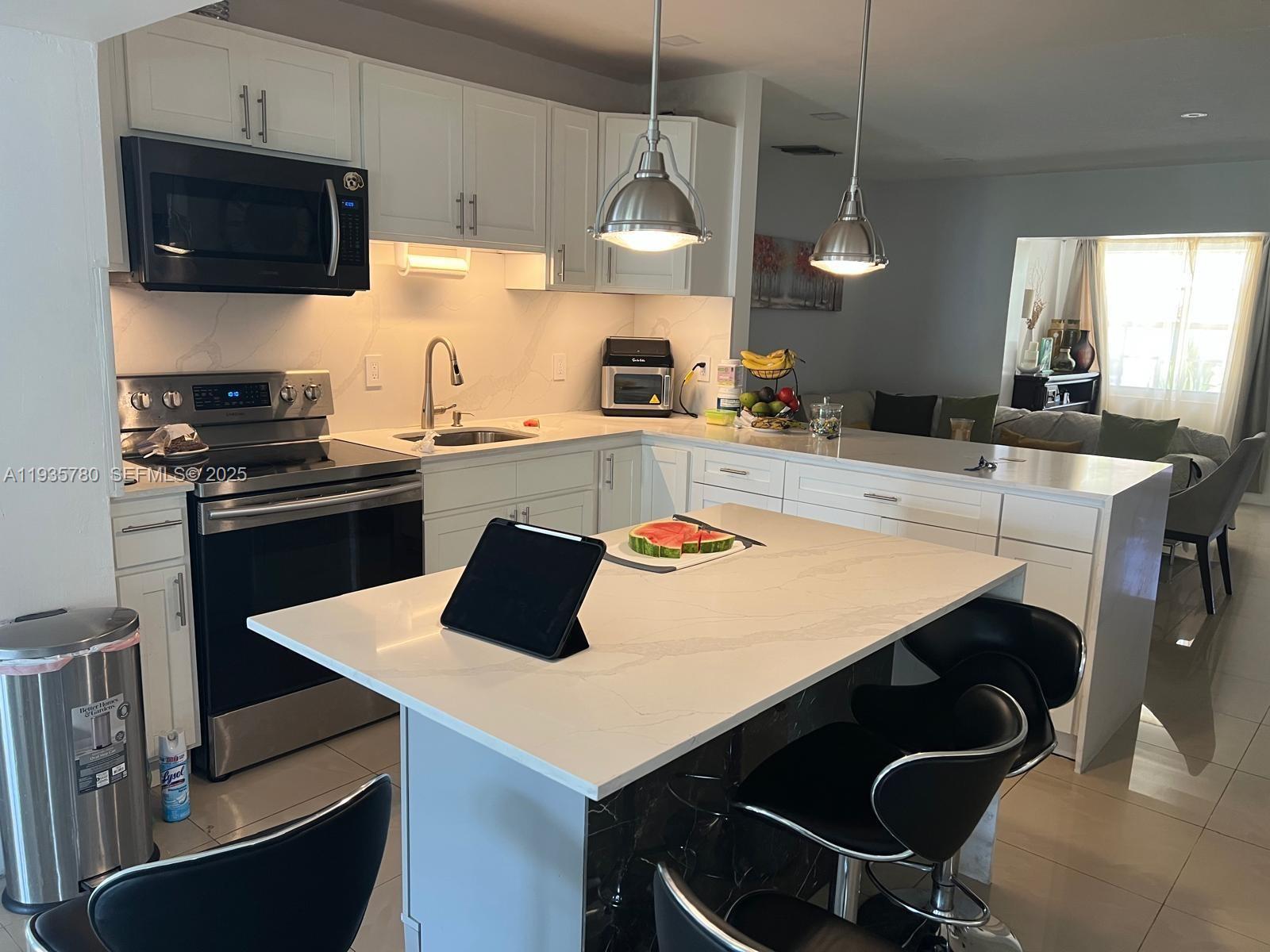 BISCAYNE HIGHLANDS - Residential