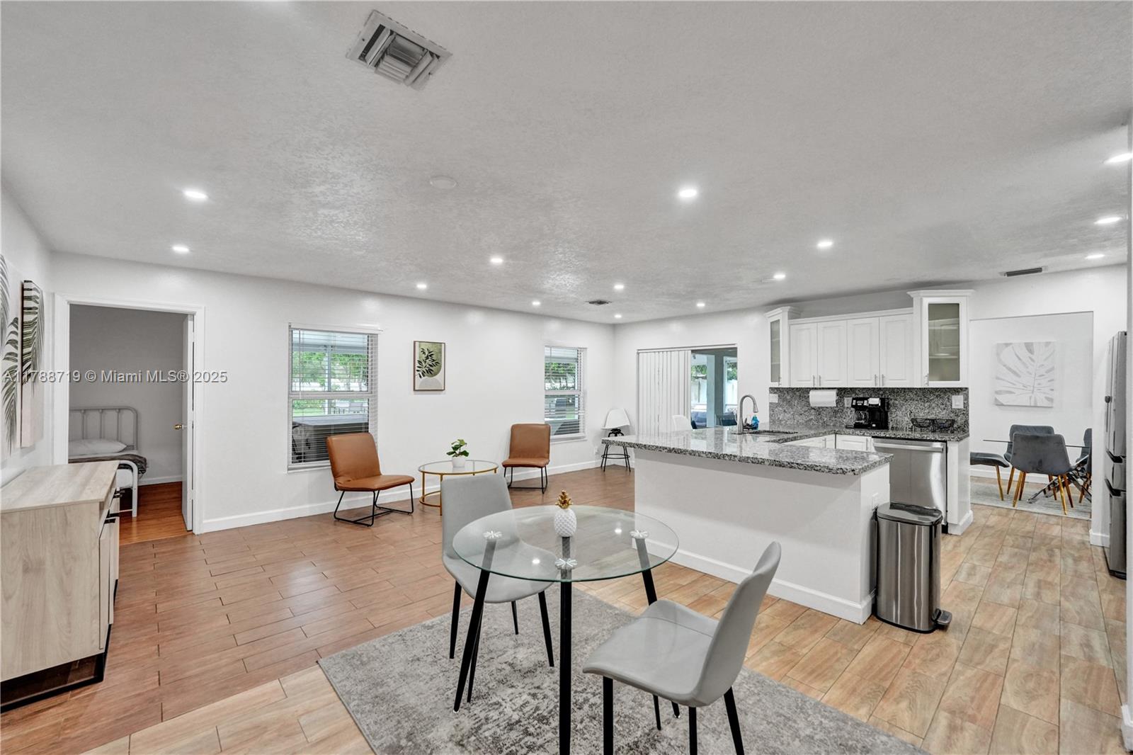 HAWTHORN - Residential Lease
