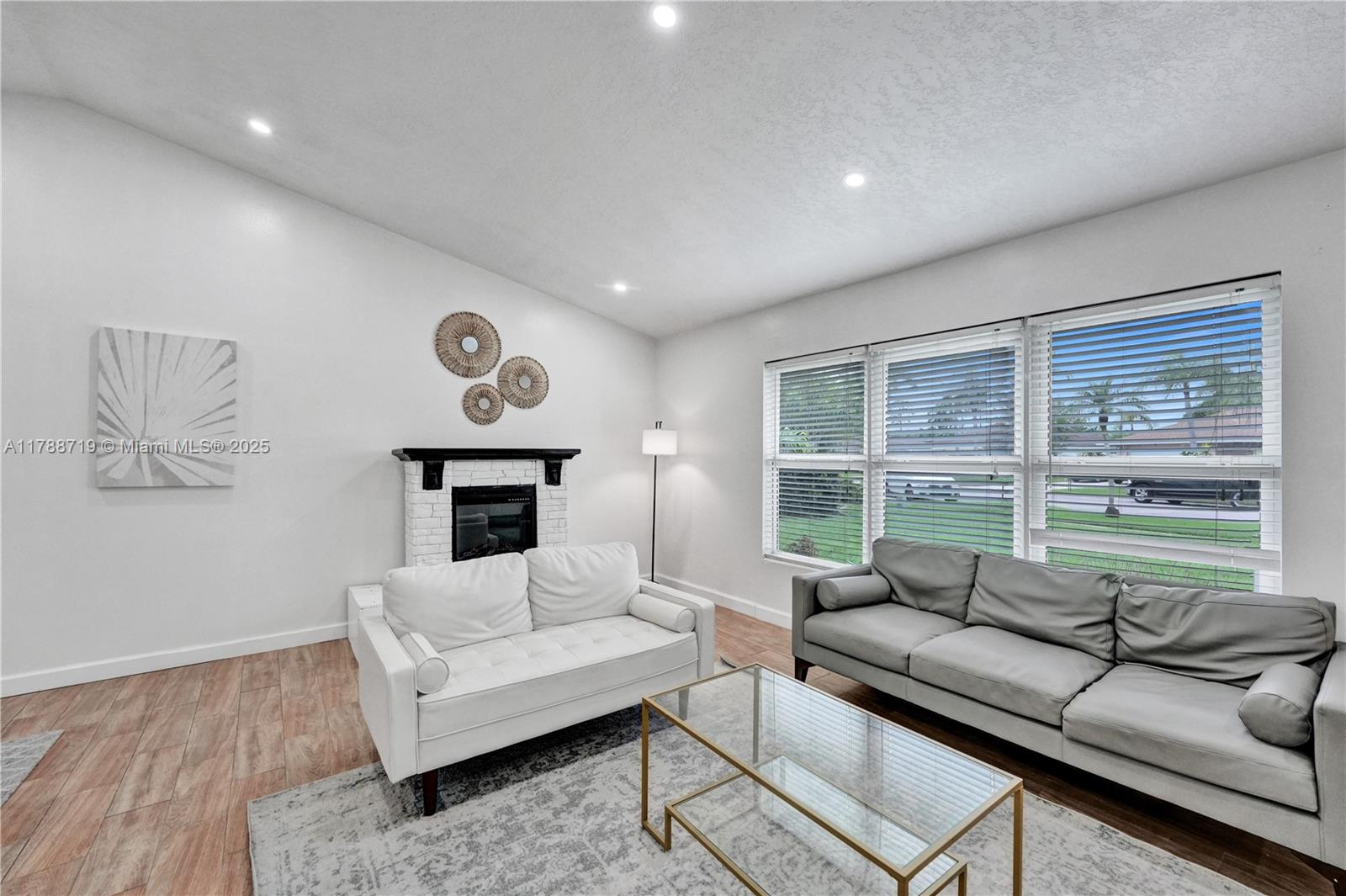 HAWTHORN - Residential Lease
