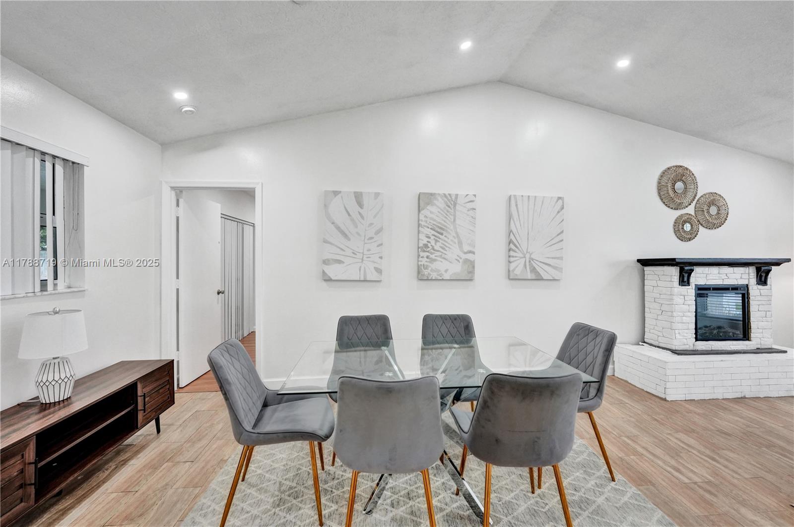 HAWTHORN - Residential Lease