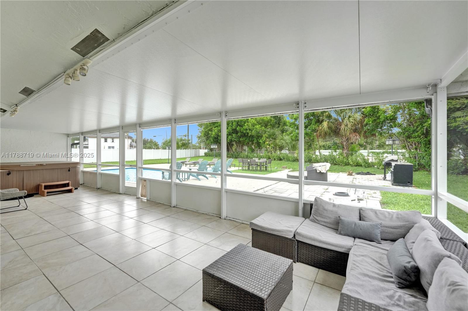 HAWTHORN - Residential Lease
