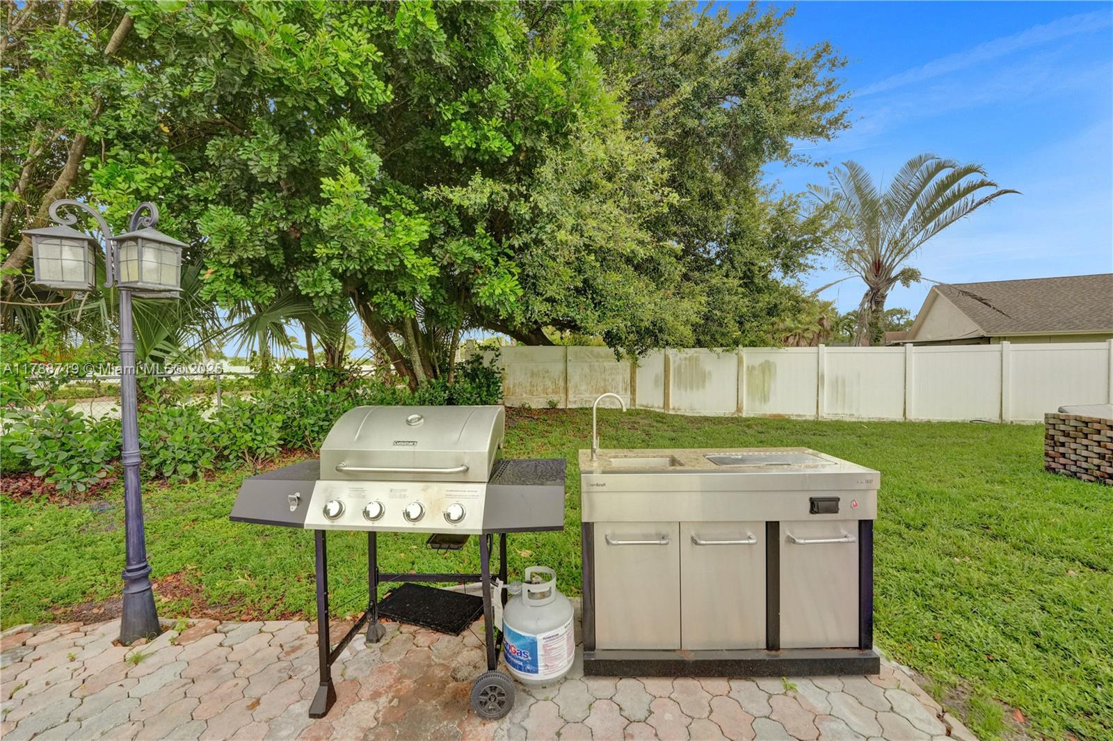 HAWTHORN - Residential Lease