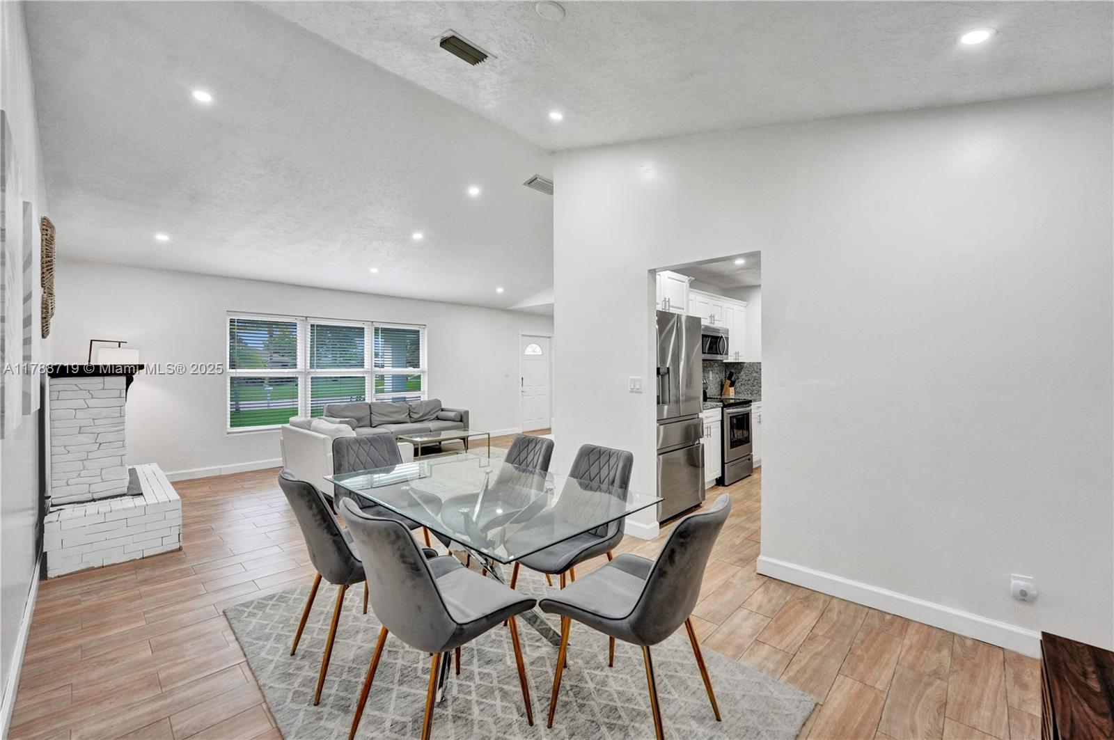 HAWTHORN - Residential Lease