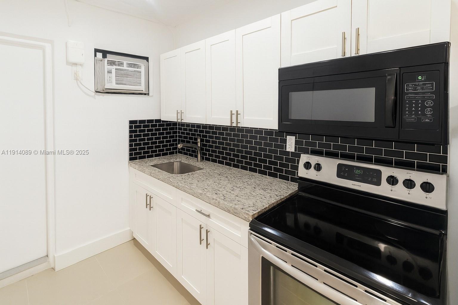 WEST HOLLYWOOD HILLS - Residential Lease