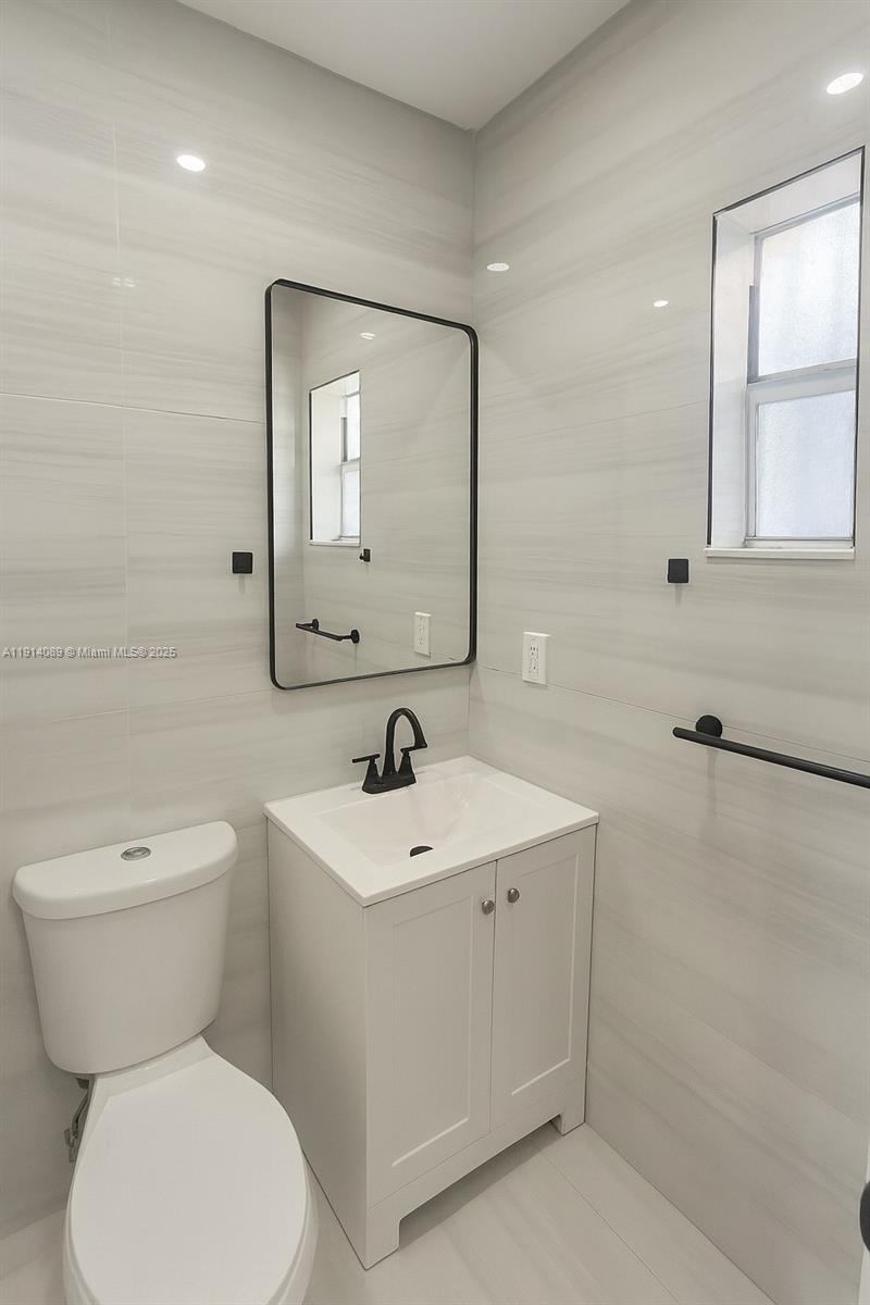 WEST HOLLYWOOD HILLS - Residential Lease