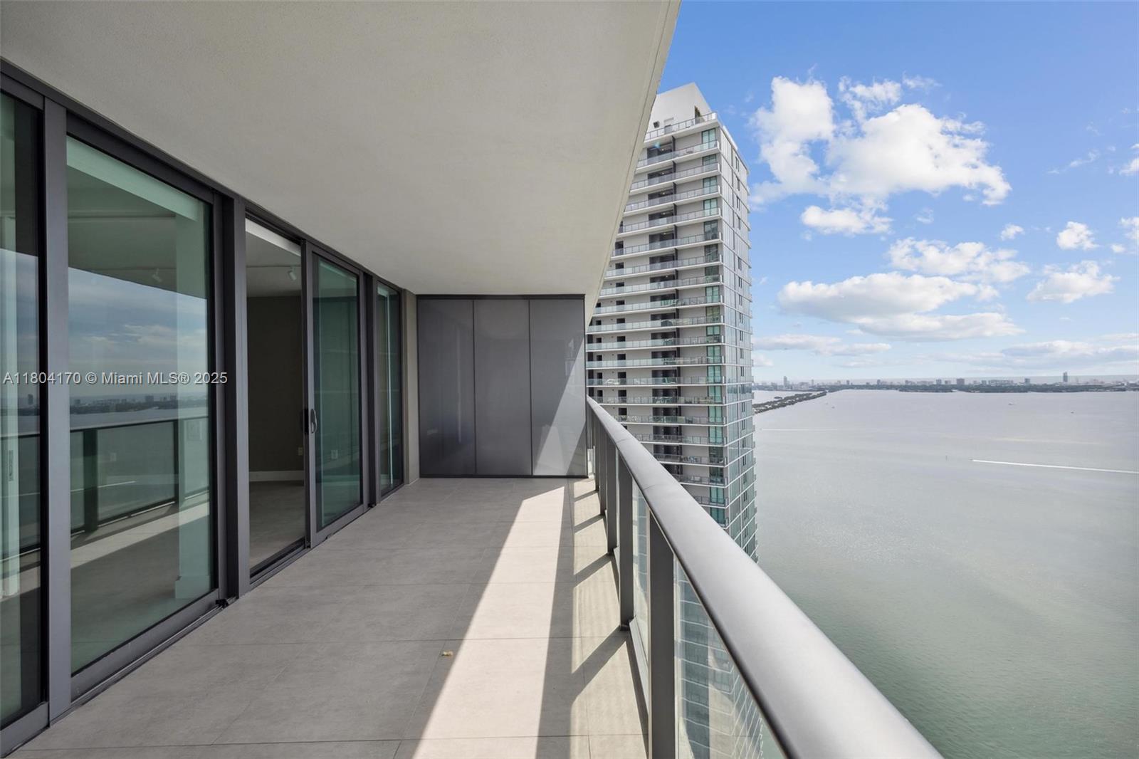 PARAISO BAY CONDO - Residential