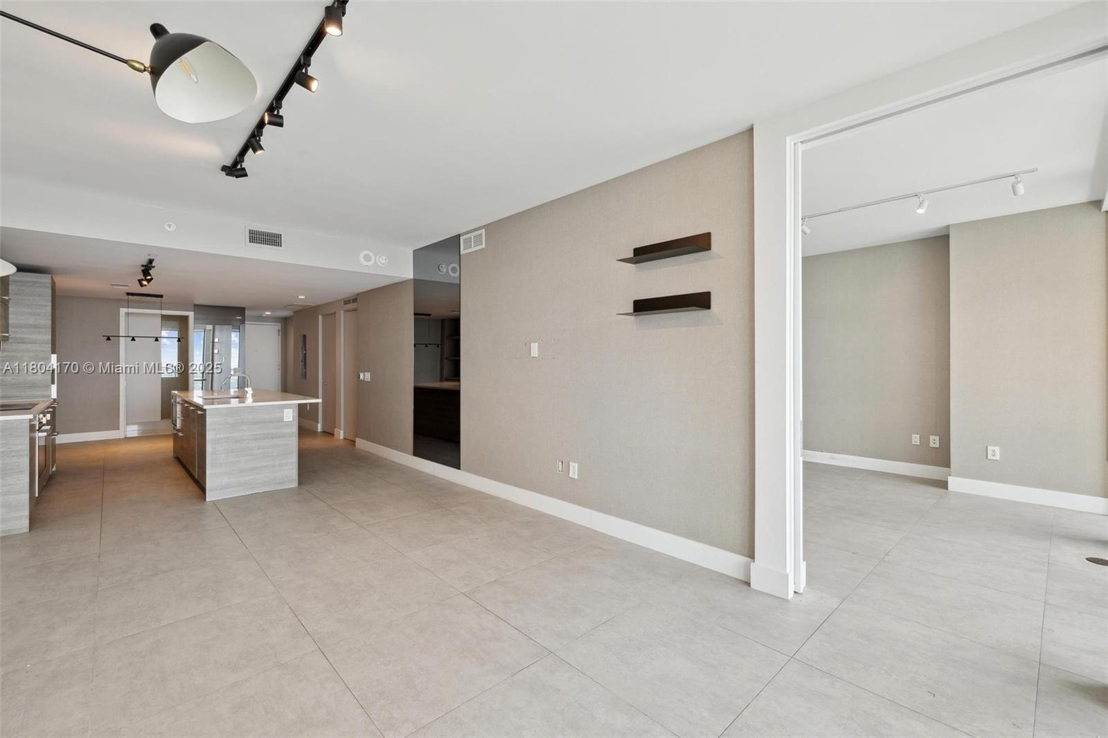 PARAISO BAY CONDO - Residential