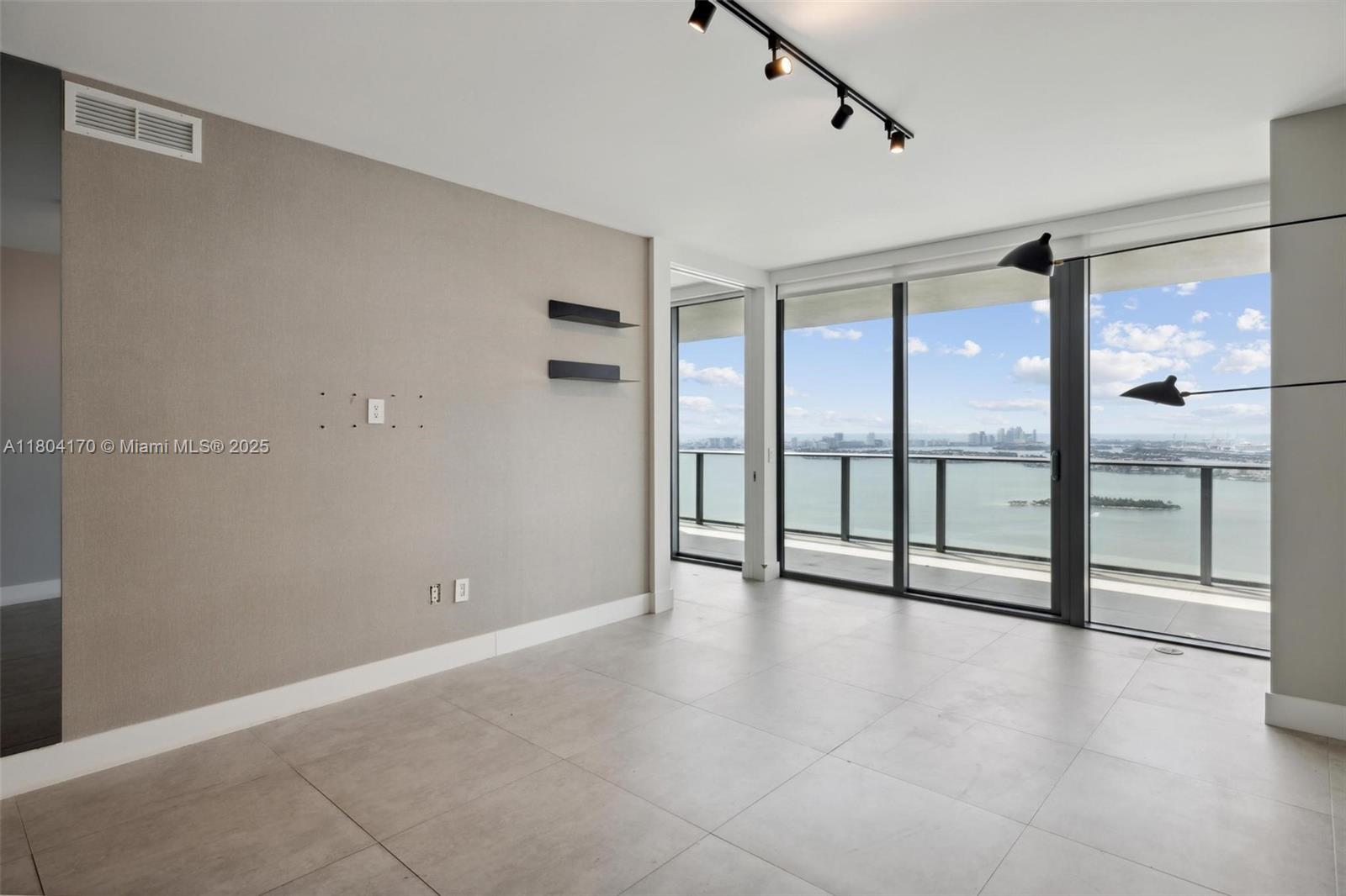 PARAISO BAY CONDO - Residential