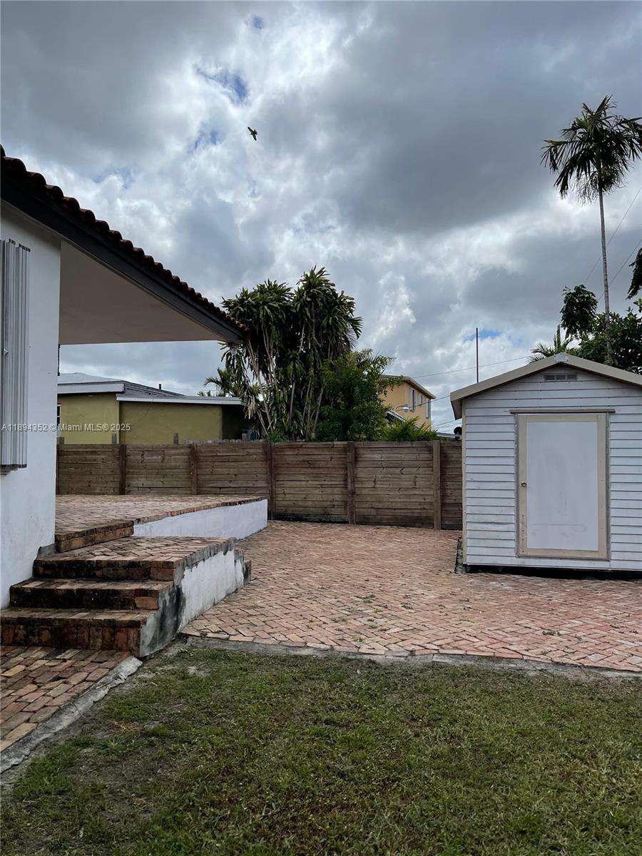 CORAL WAY VILLAGE SEC A P - Residential Lease