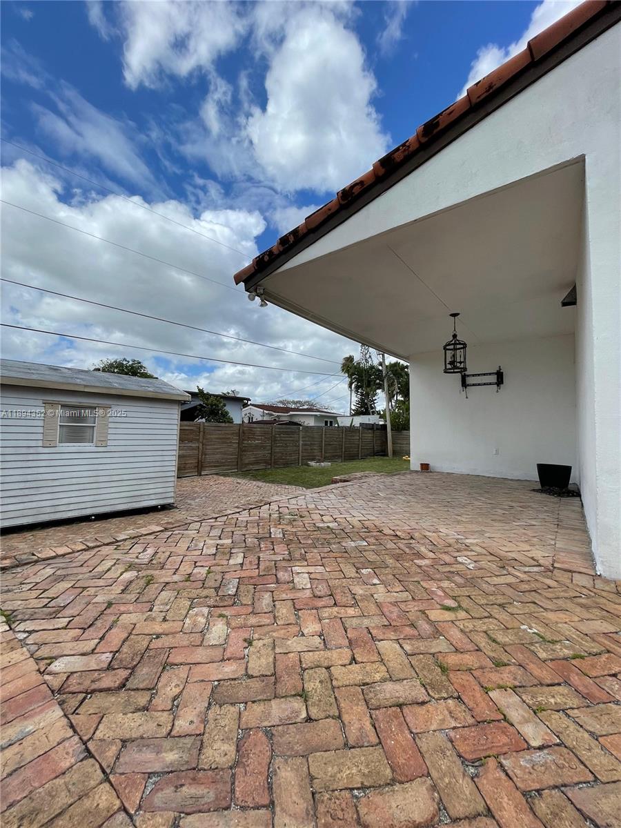 CORAL WAY VILLAGE SEC A P - Residential Lease